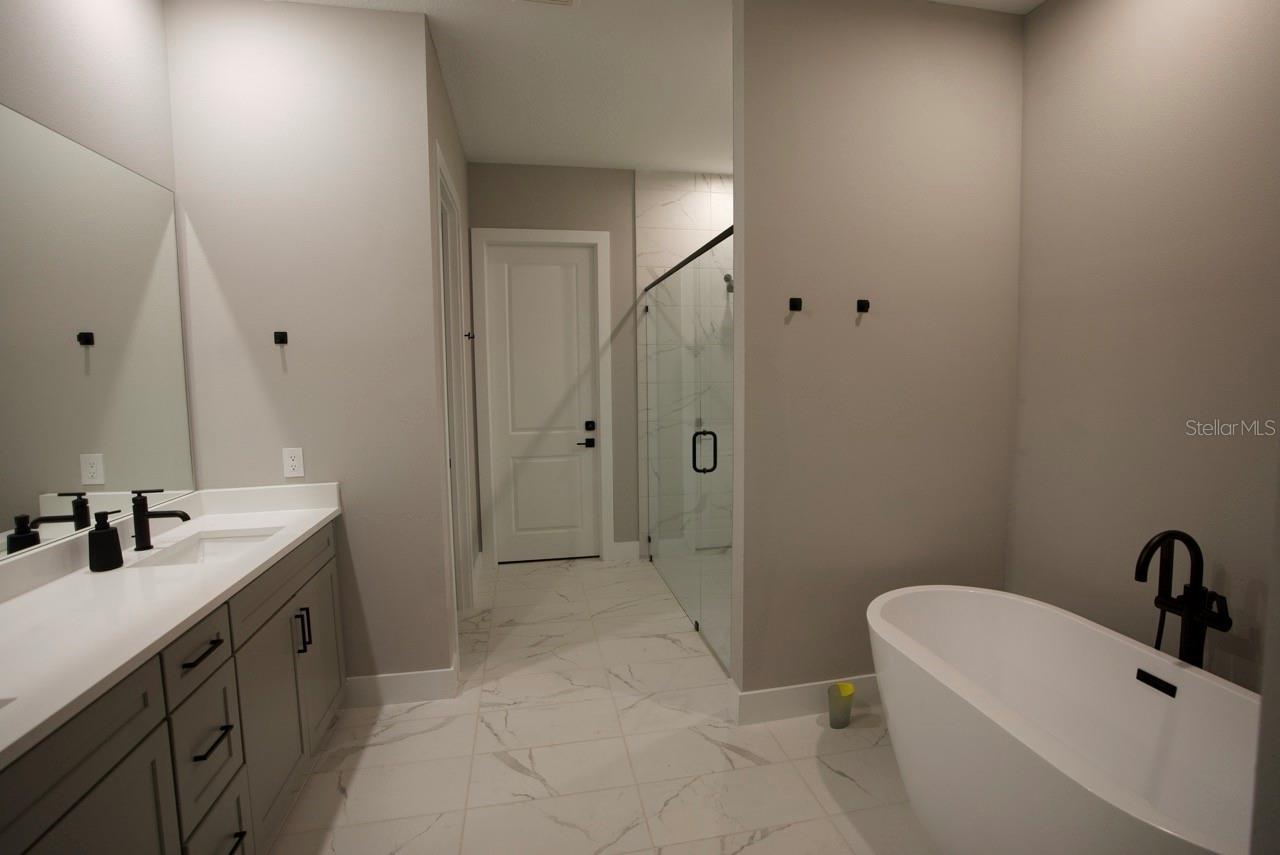 Image 18 of 38 For 16046 Vetta Drive