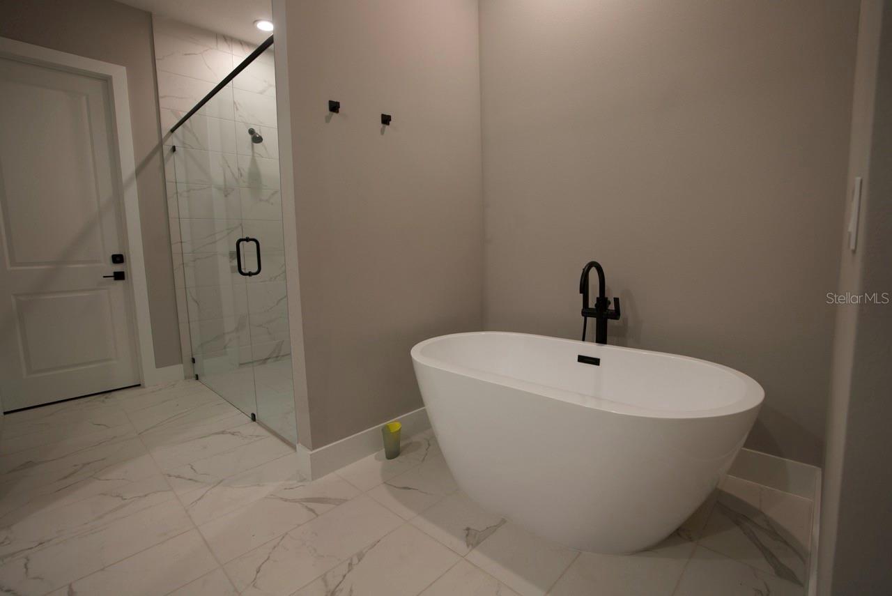 Image 19 of 38 For 16046 Vetta Drive