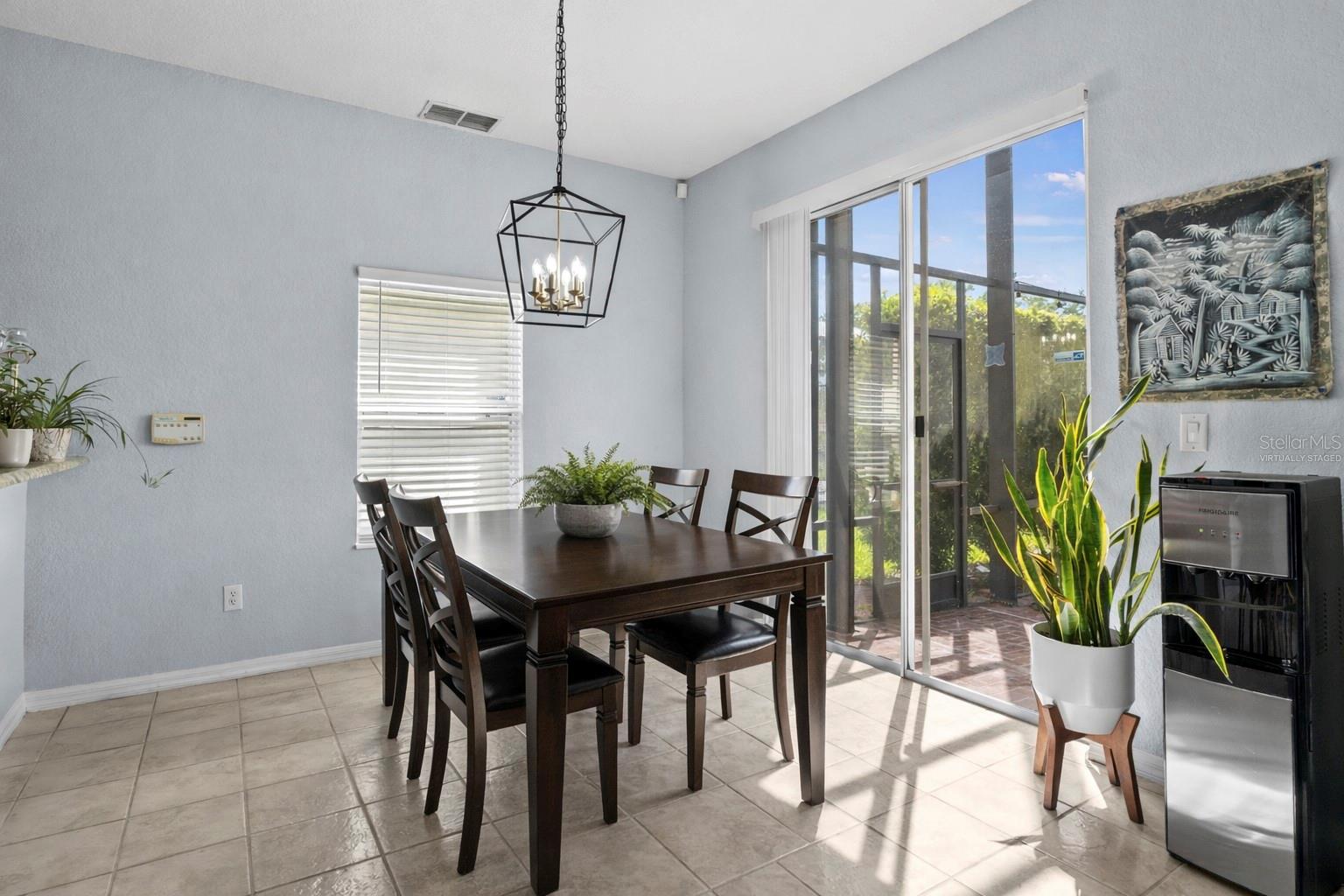 Listing photo id 11 for 2264 Stone Cross Circle