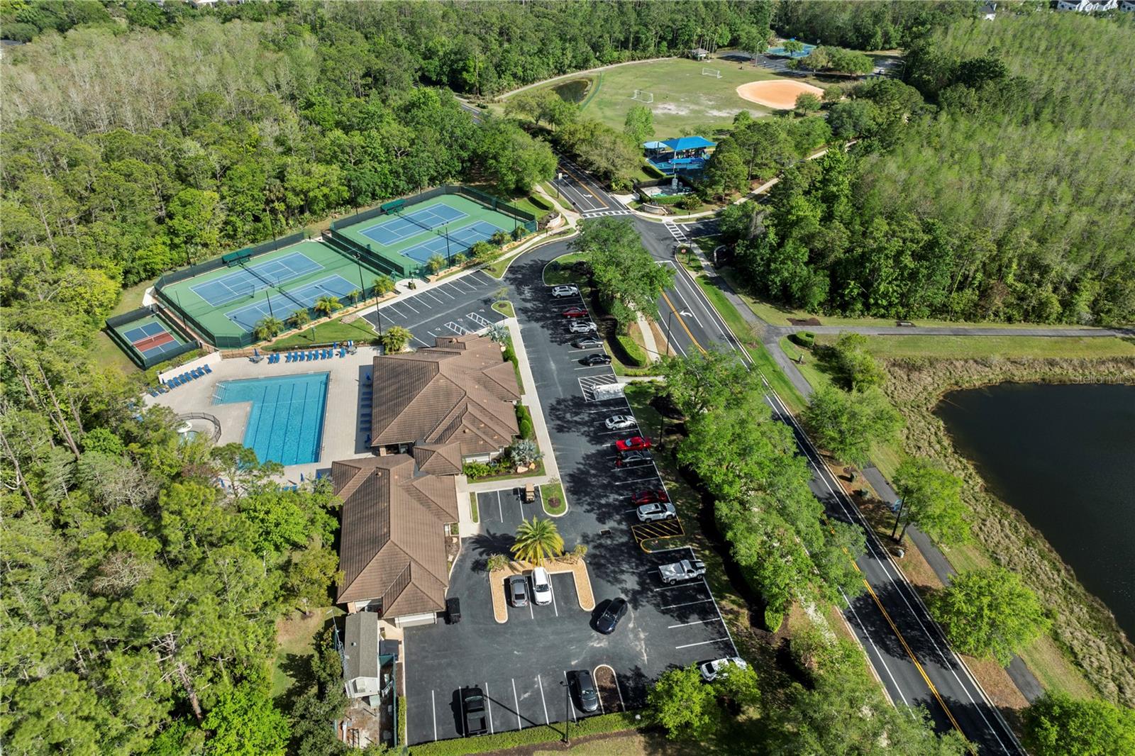 Listing photo id 38 for 2264 Stone Cross Circle