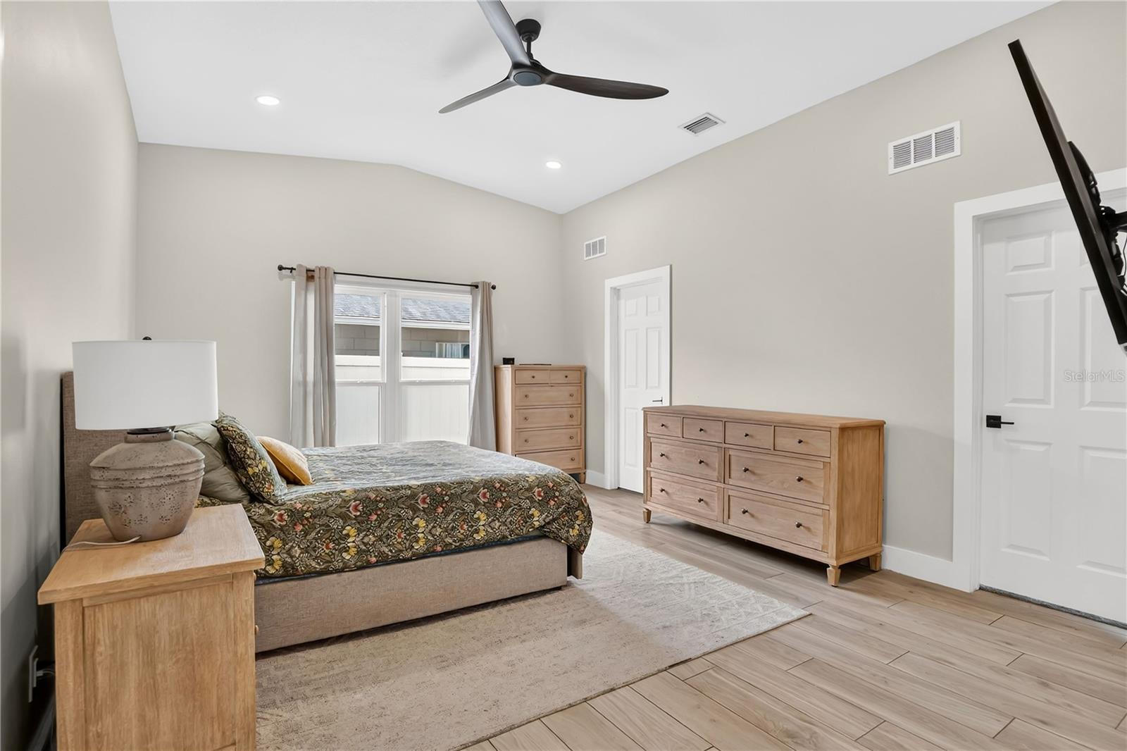 Image 16 of 44 For 4222 Old Dominion Road