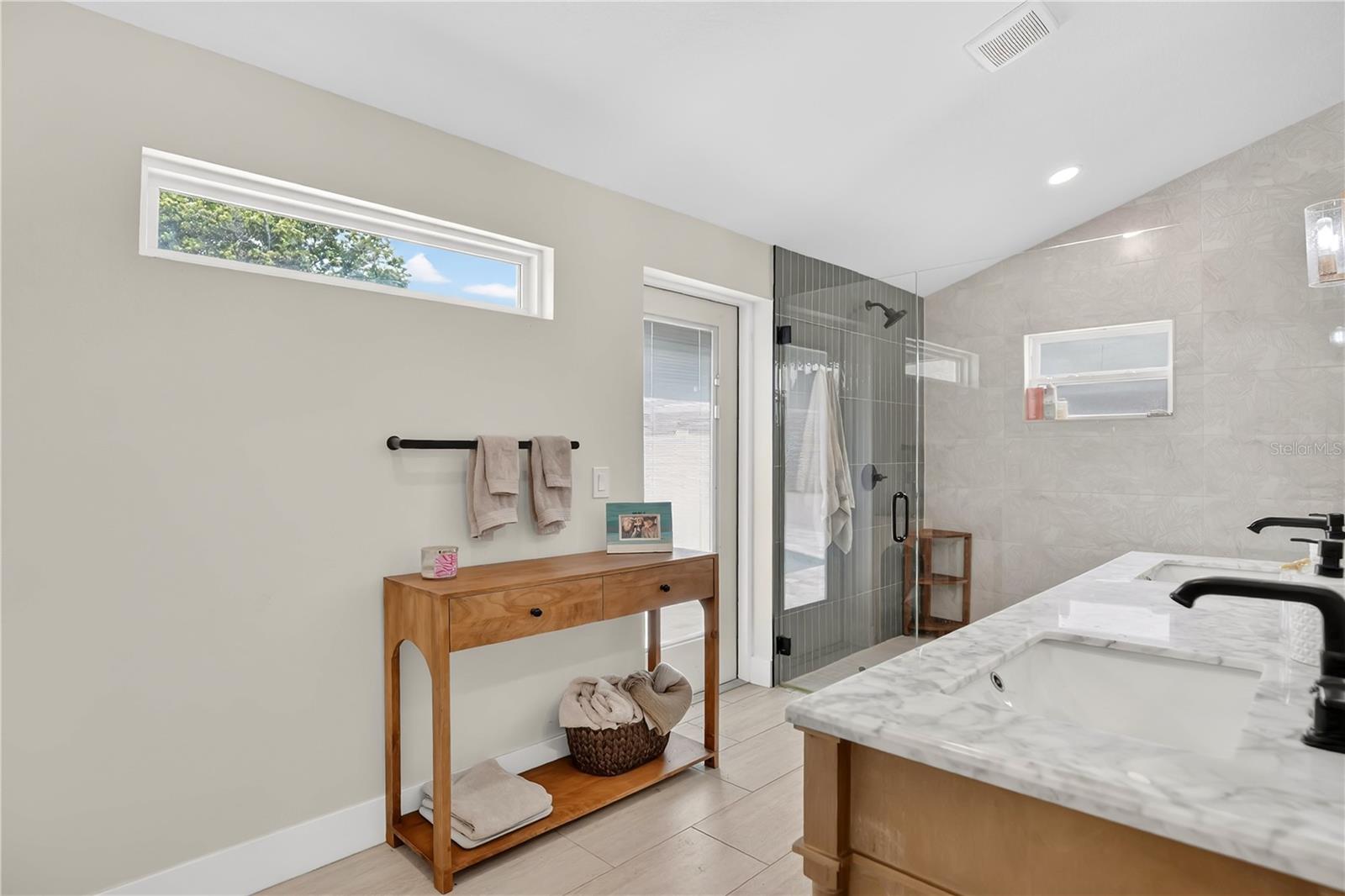 Image 18 of 44 For 4222 Old Dominion Road