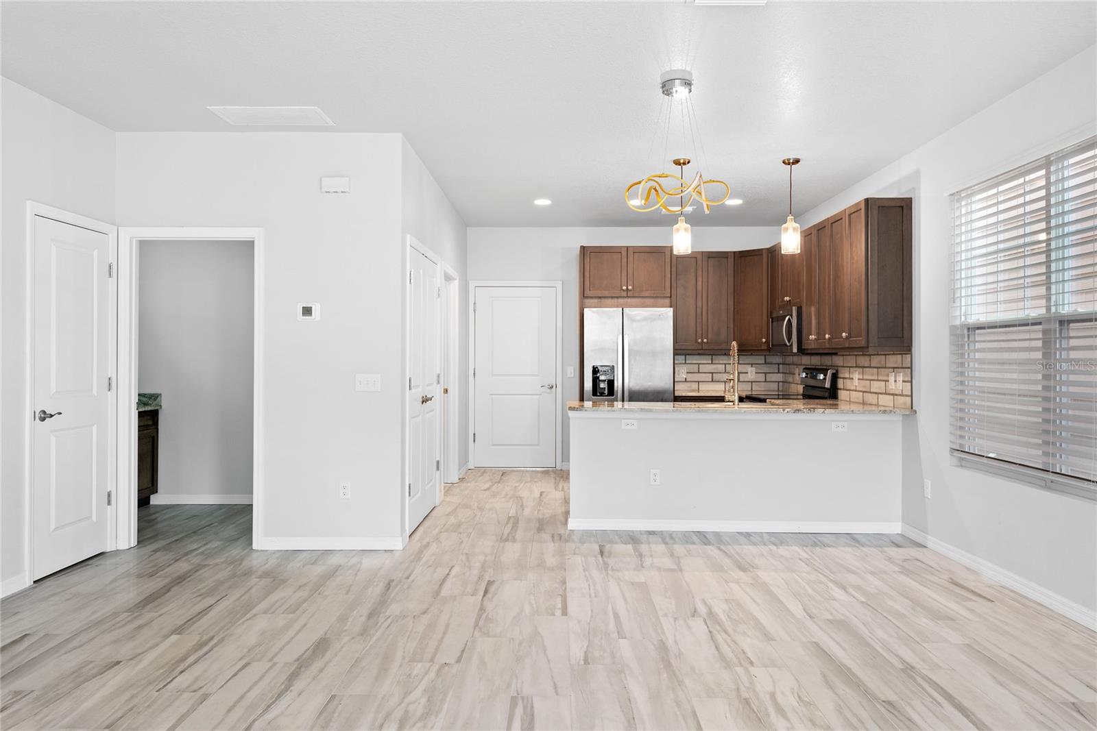 Image 8 of 30 For 537 Sunbranch Lane