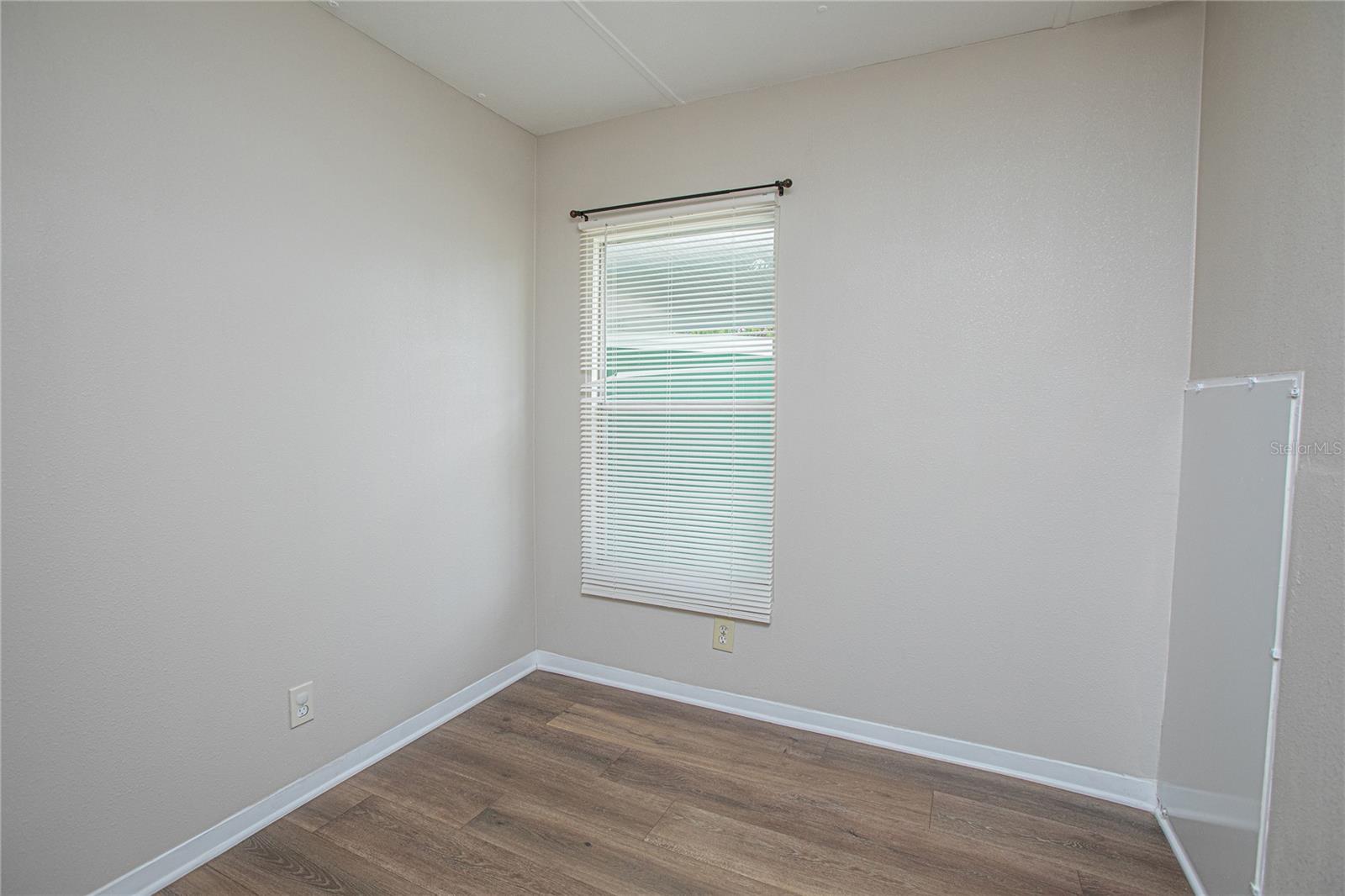 Image 8 of 17 For 2009 Pine Street