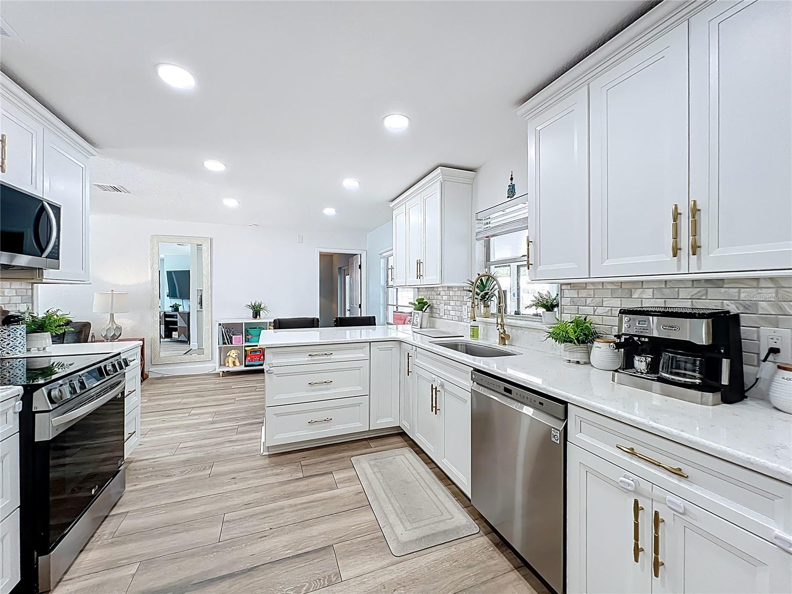 Image 20 of 61 For 5317 Myrica Road