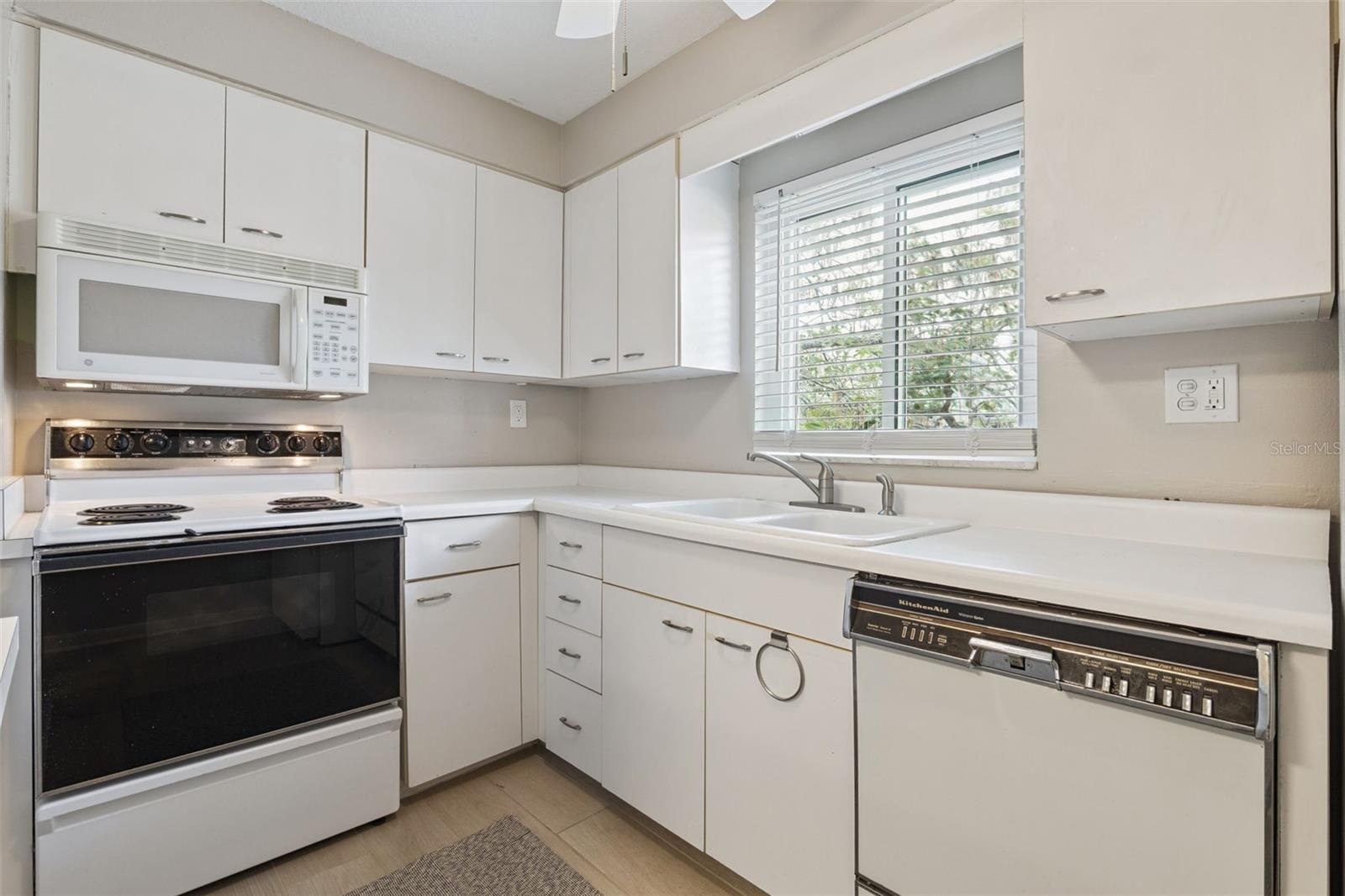 Image 12 of 34 For 525 Conway Road 202