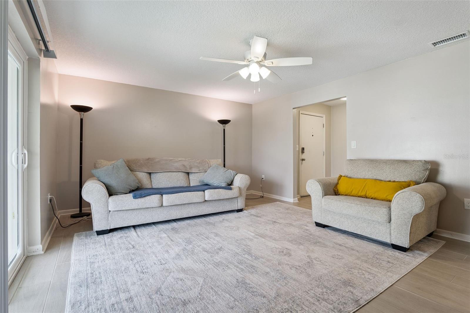 Image 5 of 34 For 525 Conway Road 202