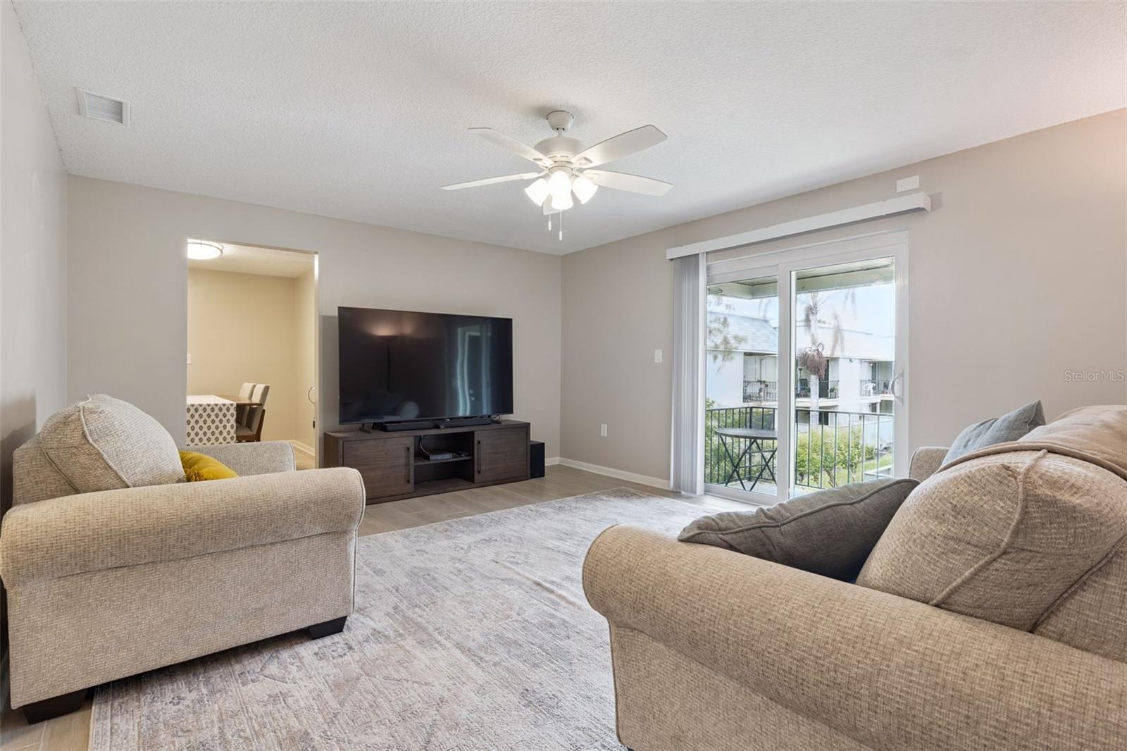 Image 7 of 34 For 525 Conway Road 202