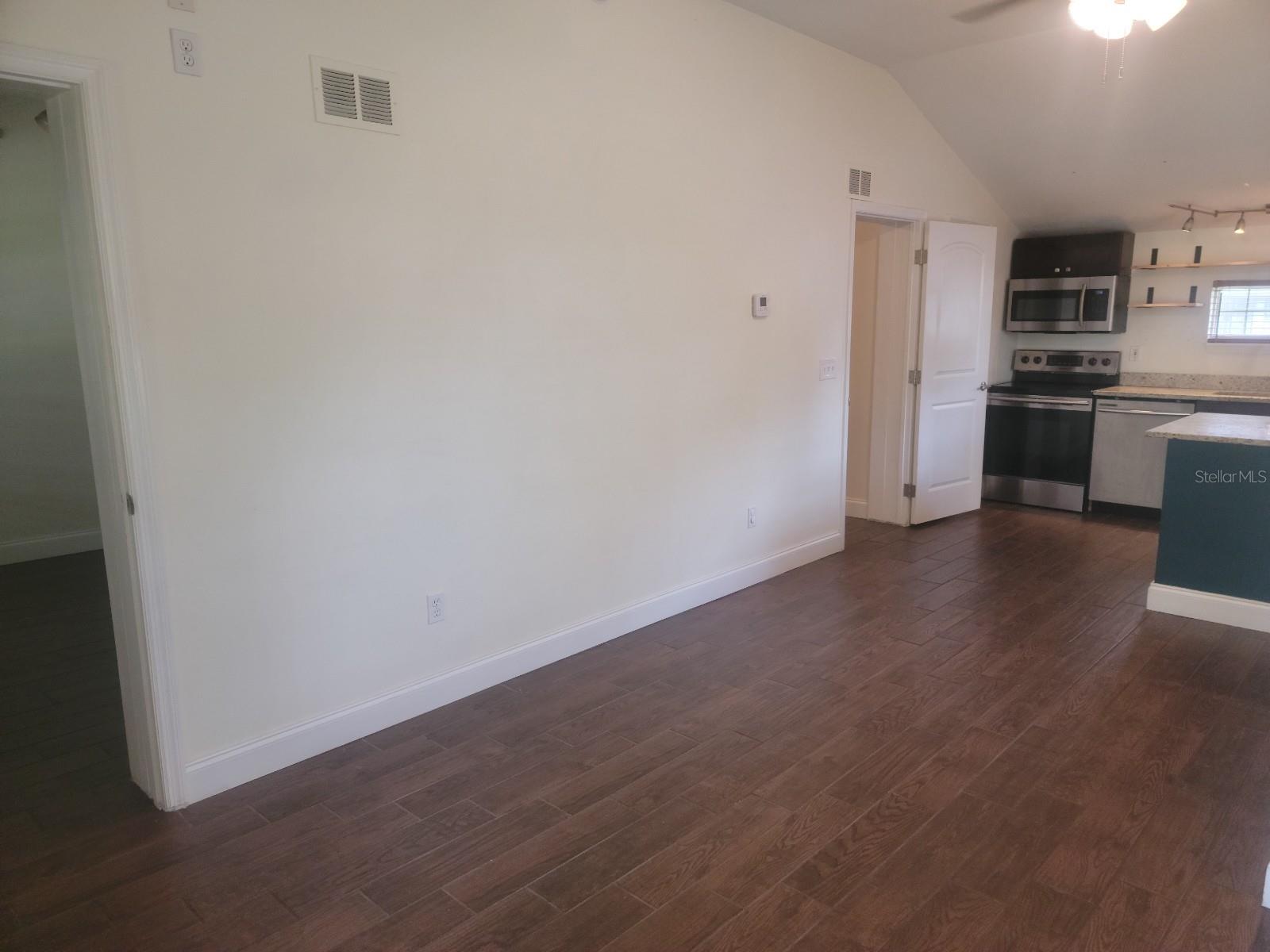 Image 4 of 11 For 1313 Canton Street