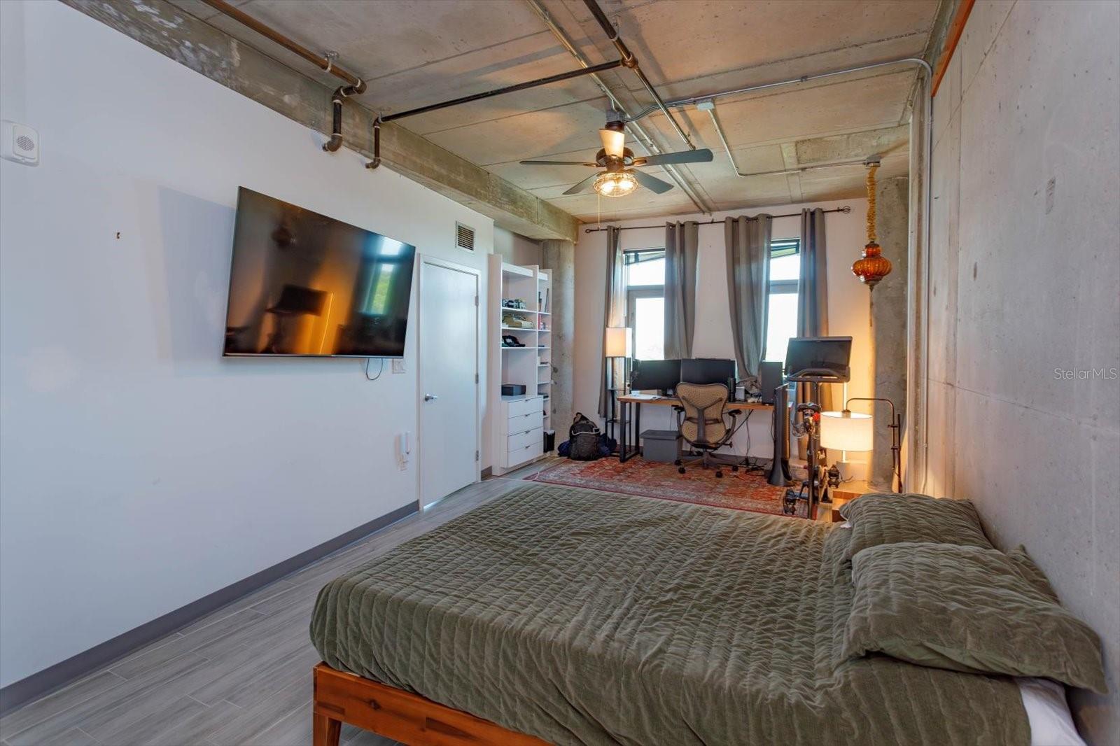 Image 13 of 28 For 10 Summerlin Avenue 55