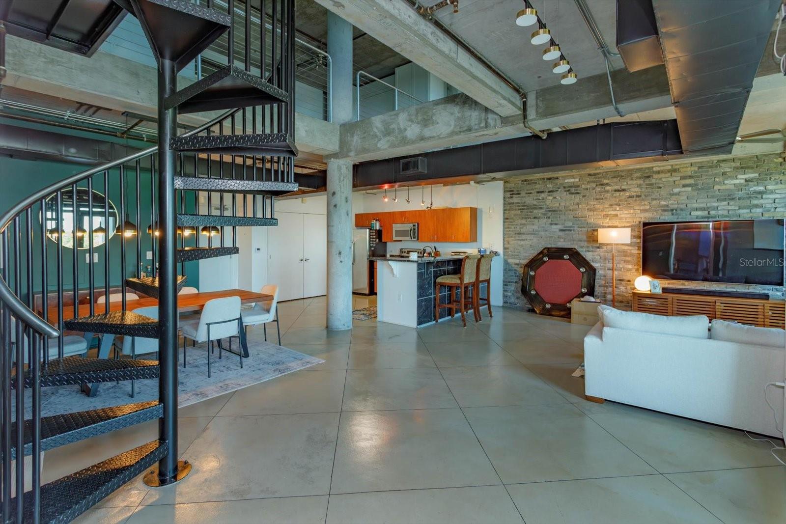 Image 16 of 28 For 10 Summerlin Avenue 55