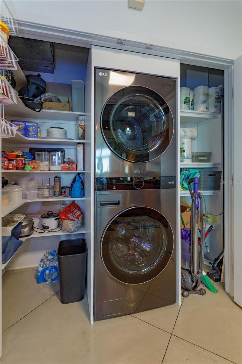 Image 21 of 28 For 10 Summerlin Avenue 55