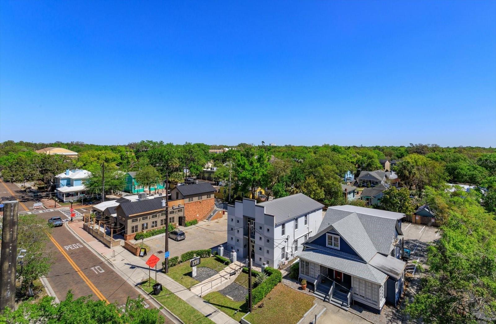 Image 25 of 28 For 10 Summerlin Avenue 55