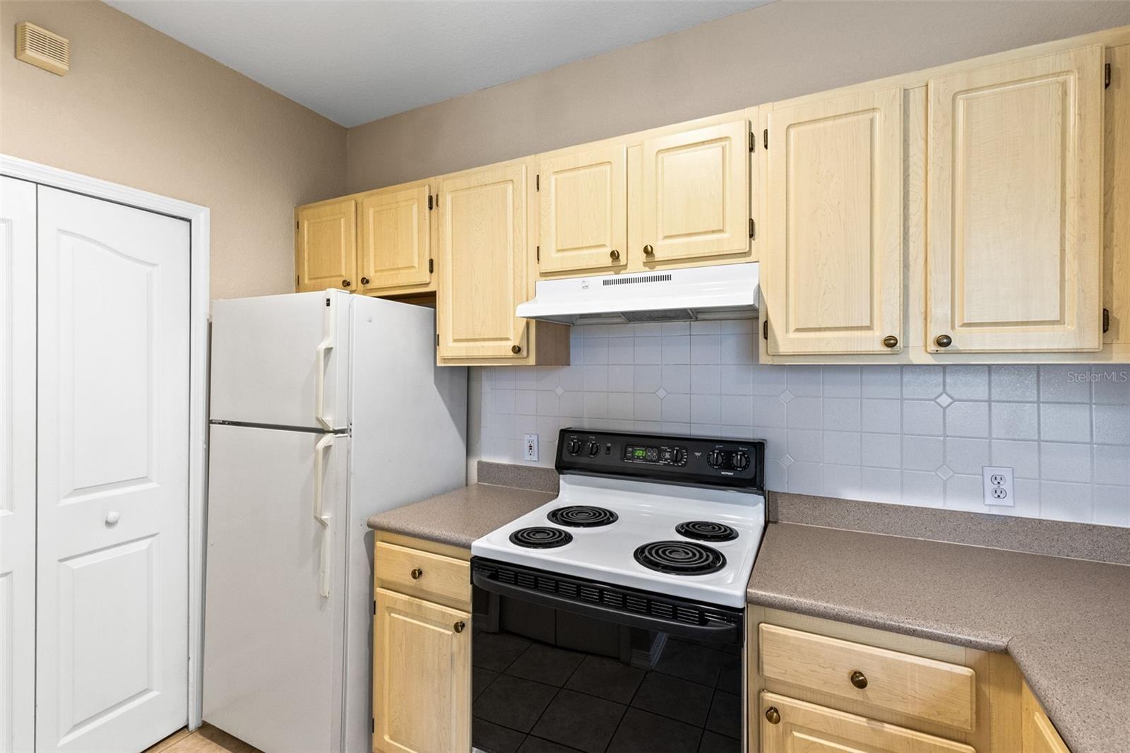 Image 8 of 24 For 1440 Lake Shadow Circle 8305