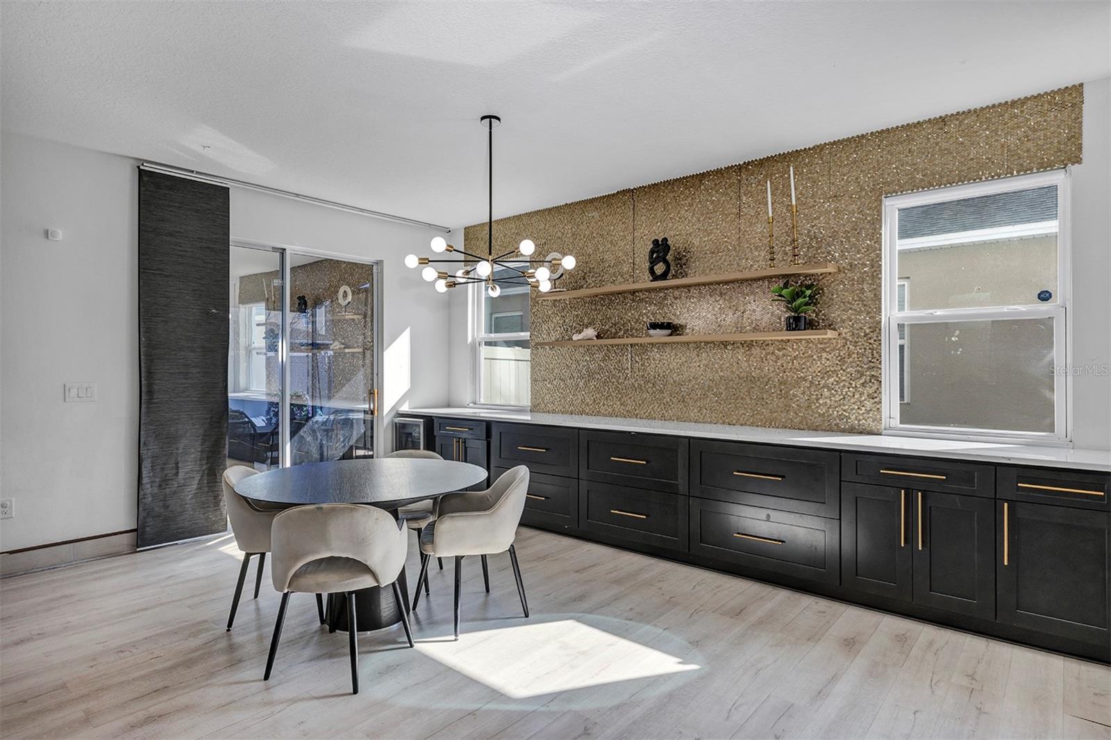 Listing photo id 12 for 3471 Dovetail Avenue