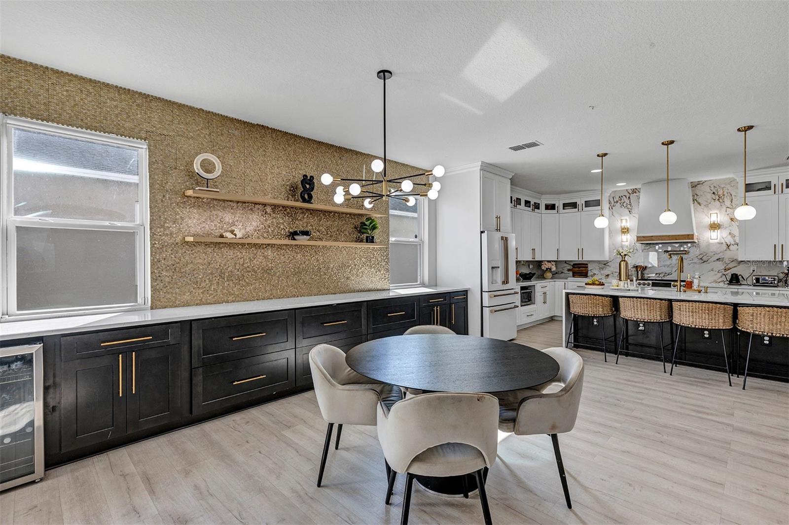 Listing photo id 14 for 3471 Dovetail Avenue