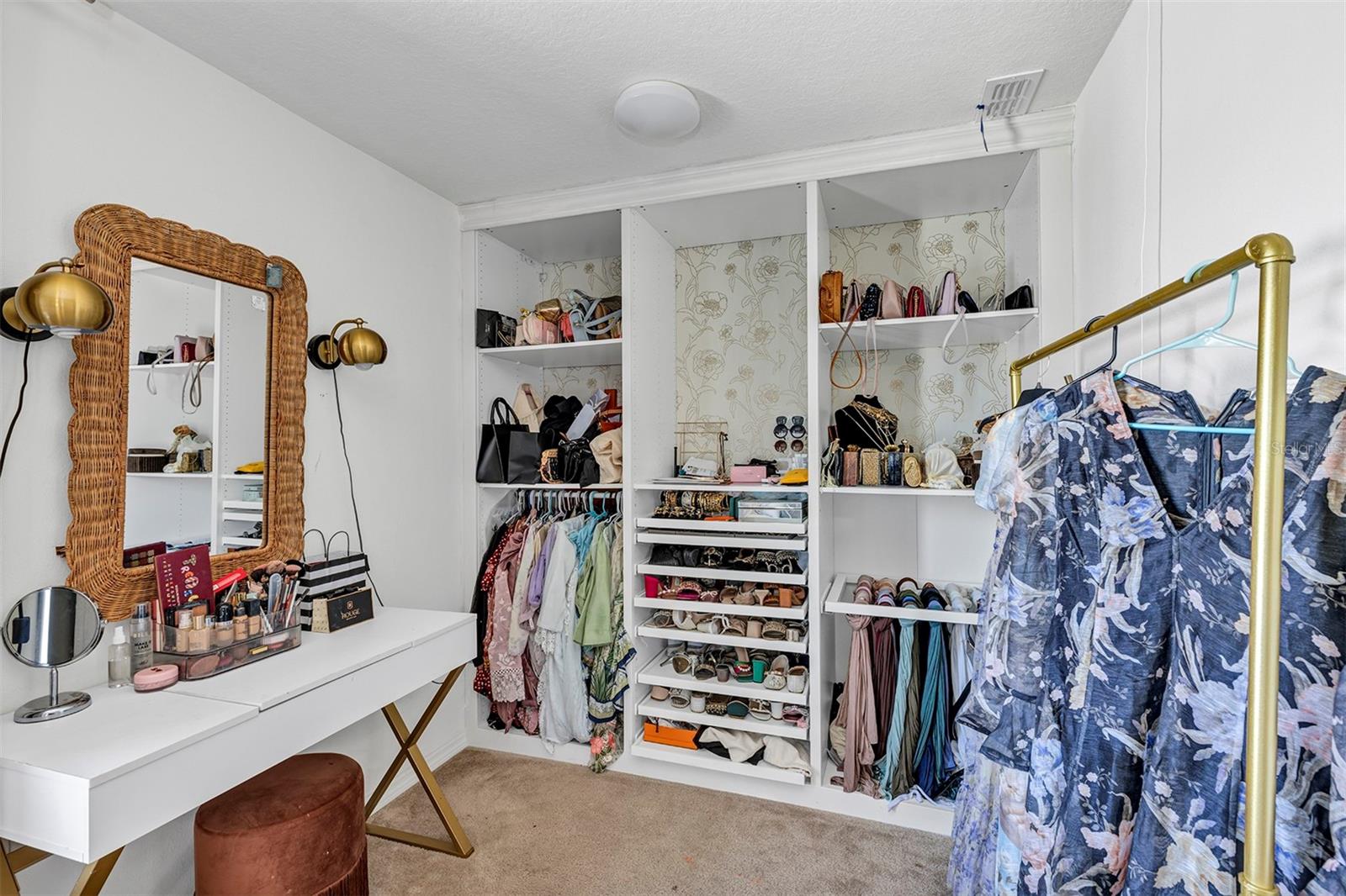 Listing photo id 21 for 3471 Dovetail Avenue