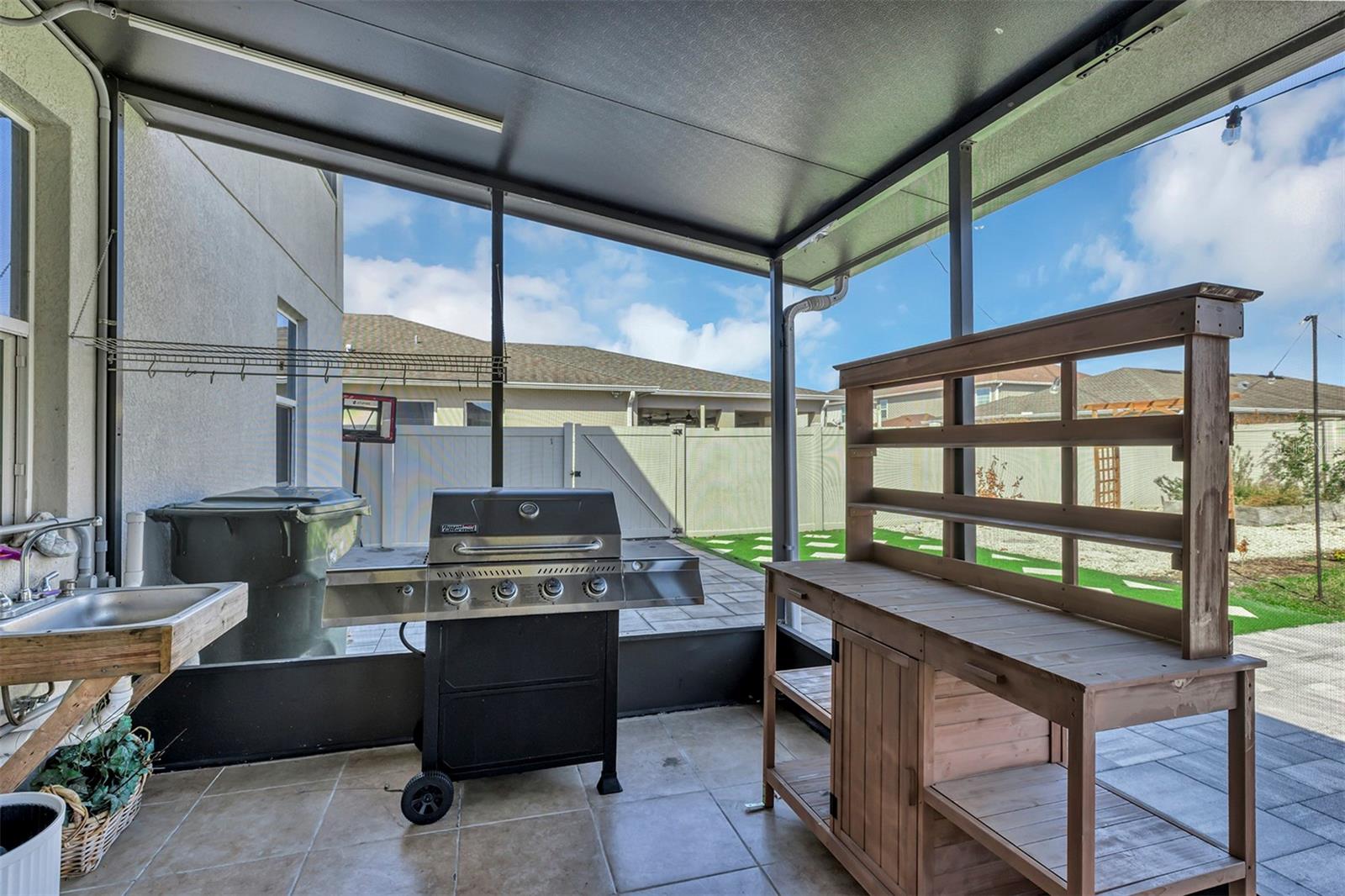 Listing photo id 38 for 3471 Dovetail Avenue