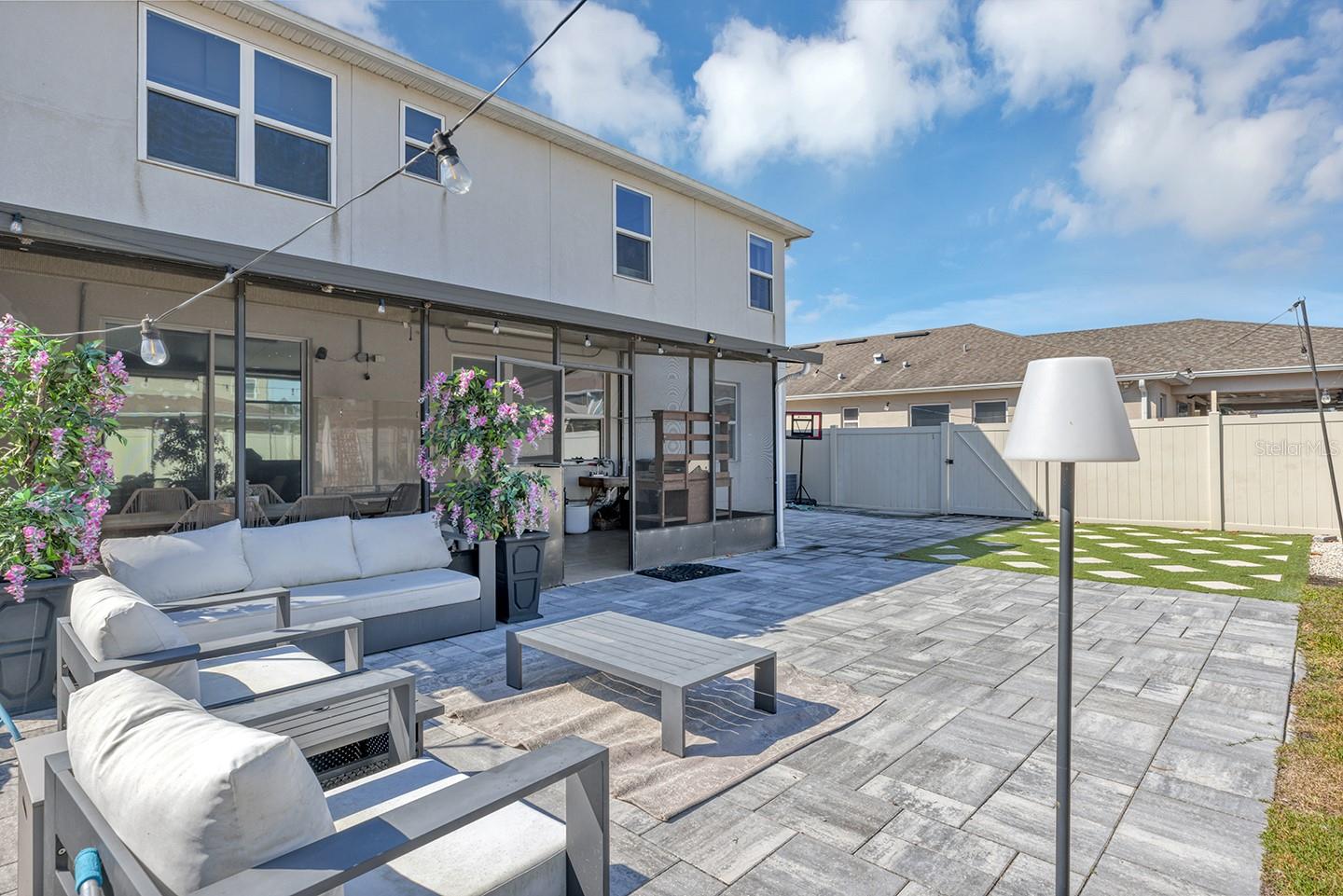 Listing photo id 40 for 3471 Dovetail Avenue