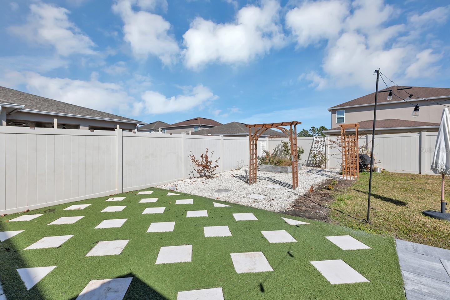 Listing photo id 42 for 3471 Dovetail Avenue