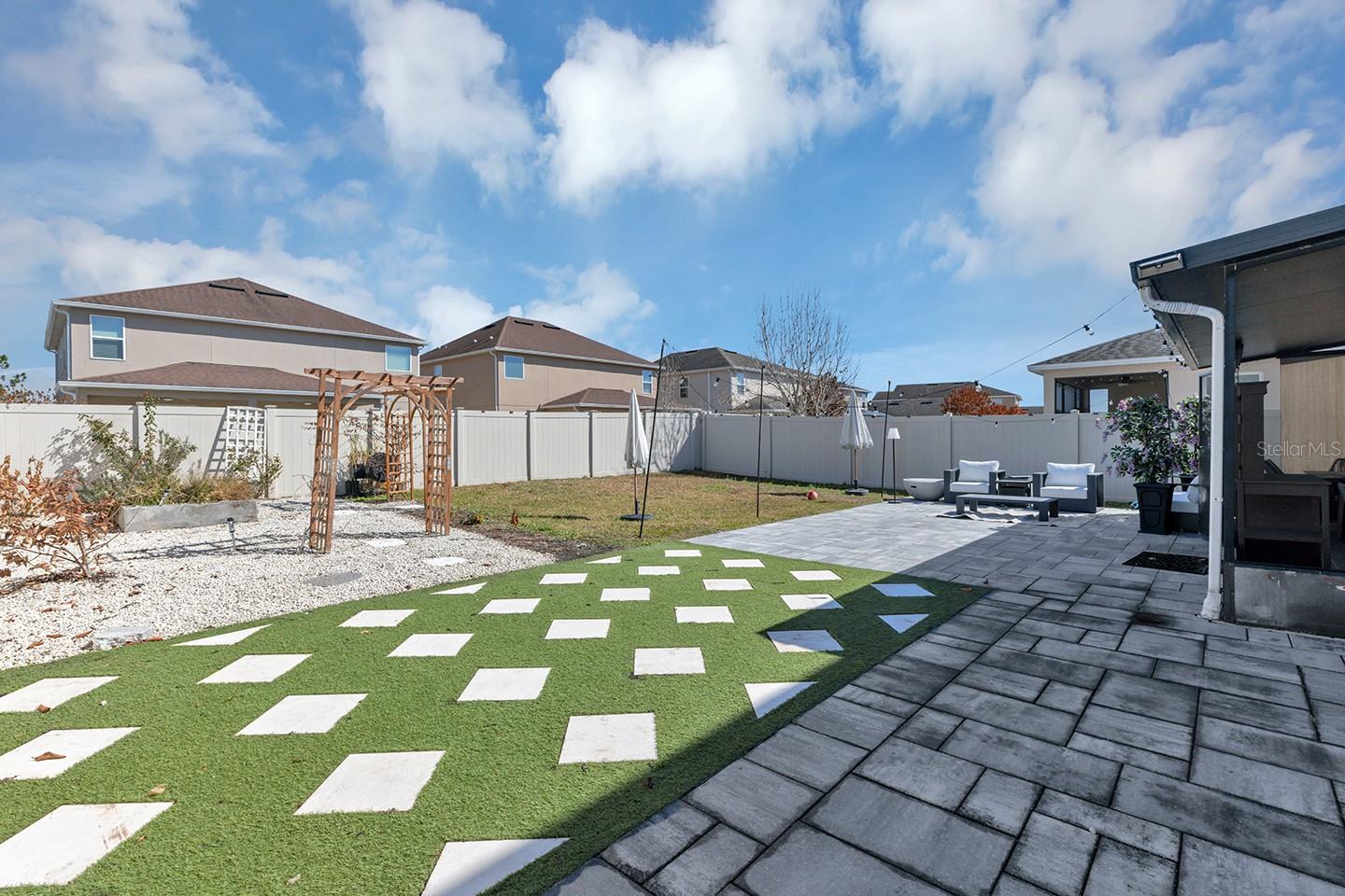 Listing photo id 43 for 3471 Dovetail Avenue