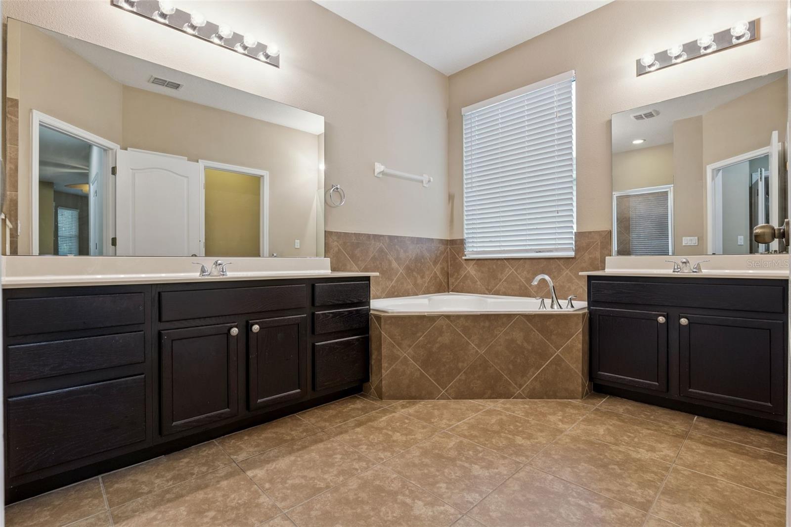 Image 19 of 35 For 2028 Misty Glen Drive