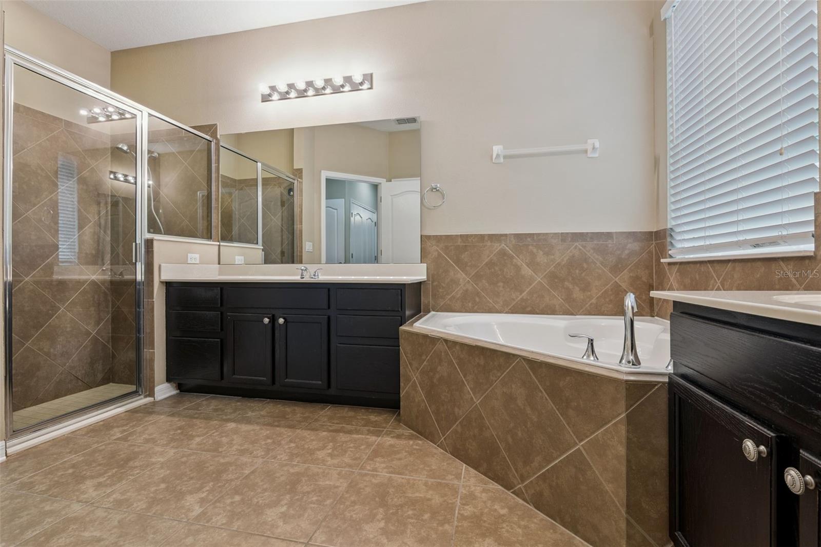 Image 20 of 35 For 2028 Misty Glen Drive