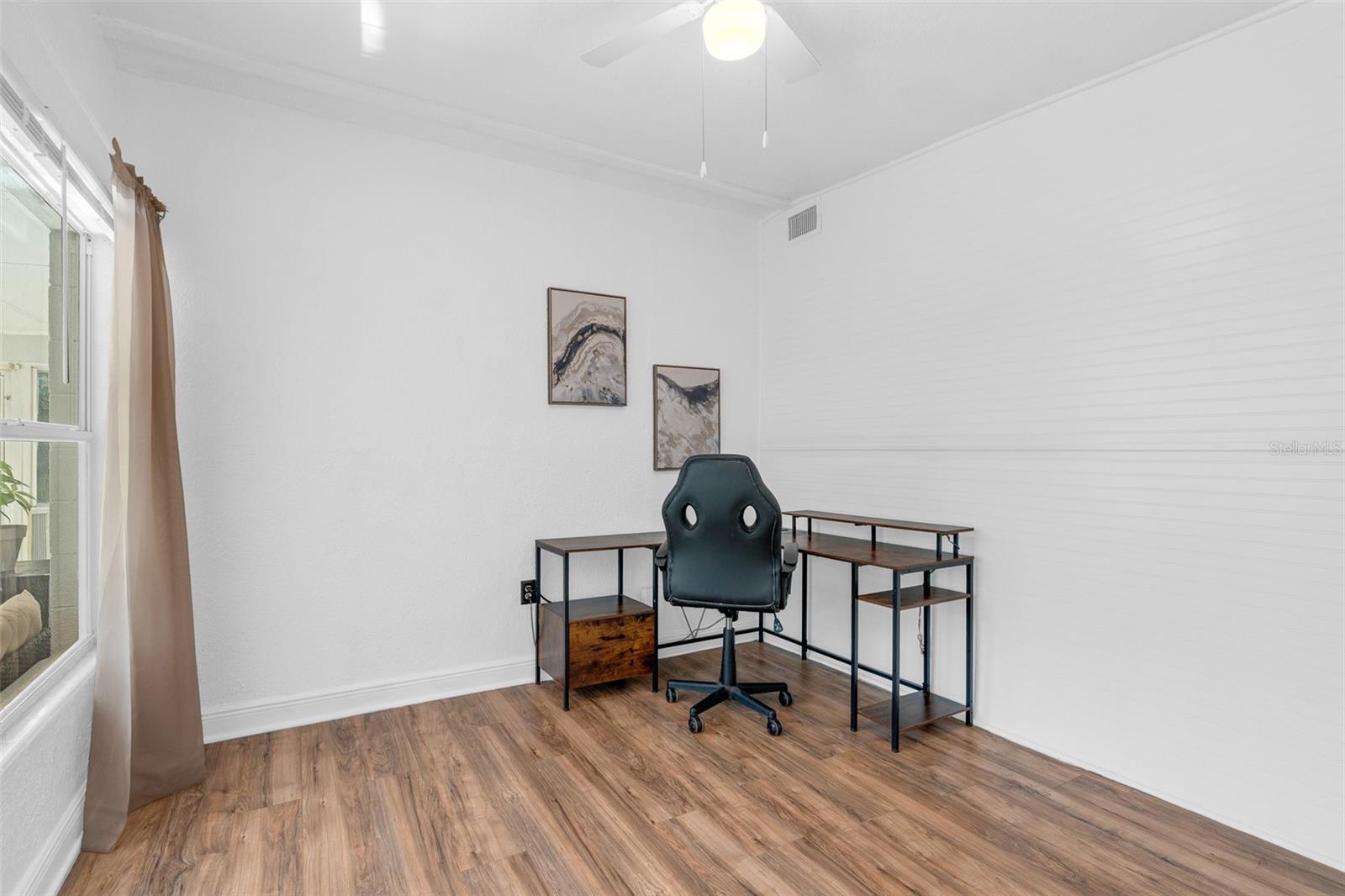 Image 16 of 27 For 271 Lincoln Road