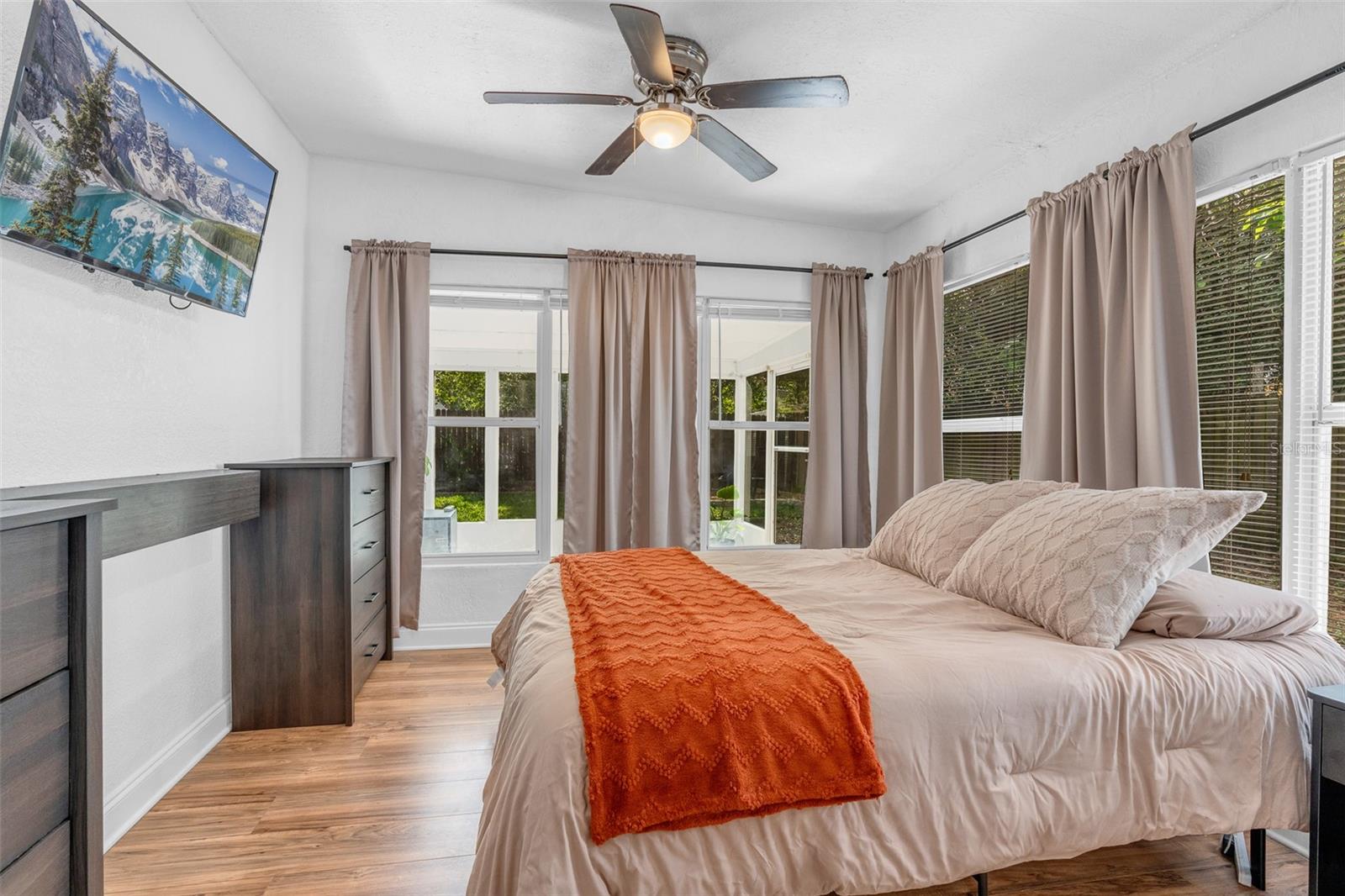 Image 9 of 27 For 271 Lincoln Road