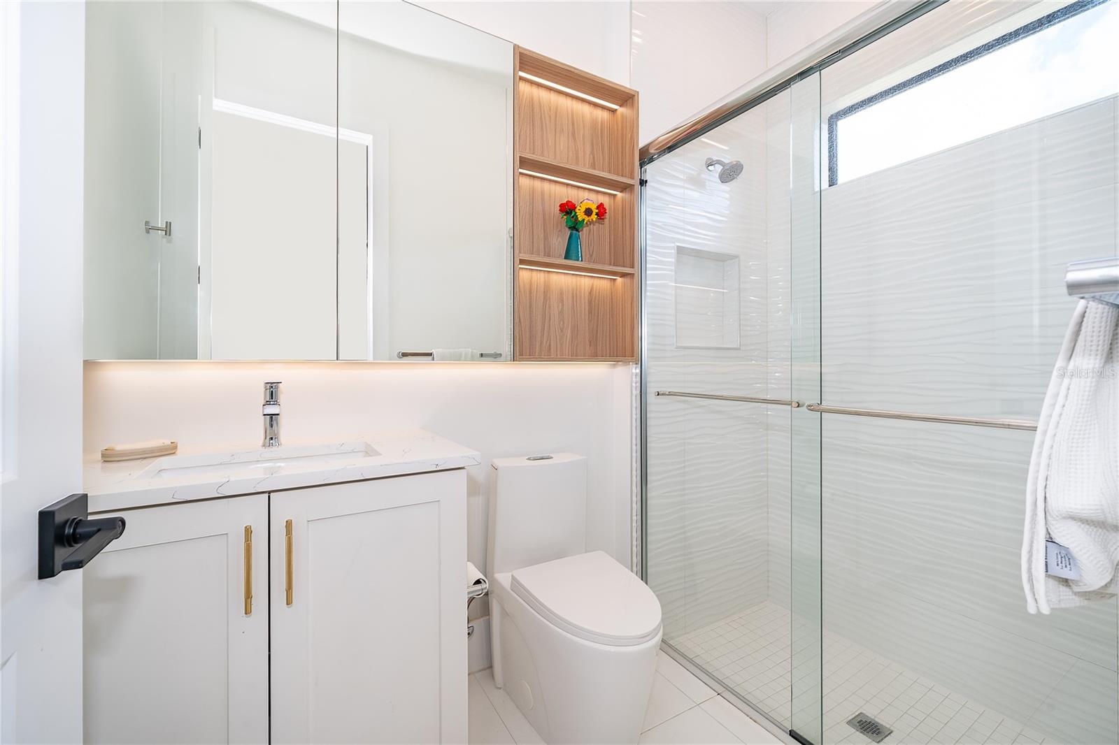 Image 31 of 42 For 15210 Pendio Drive