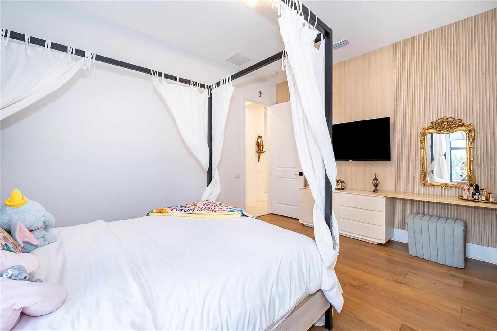 Image 34 of 42 For 15210 Pendio Drive