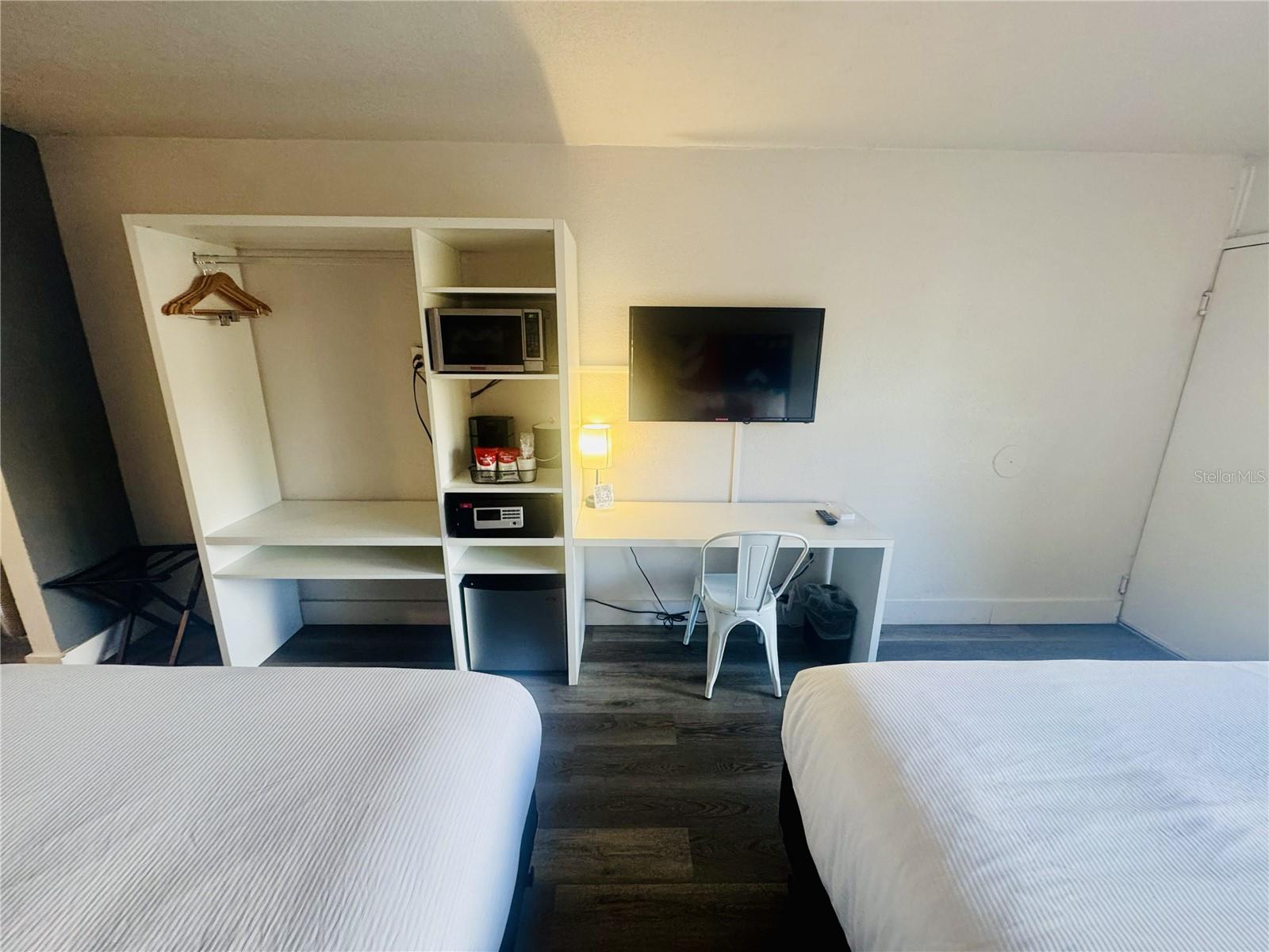 Image 6 of 19 For 2930 Polynesian Isle Boulevard 107