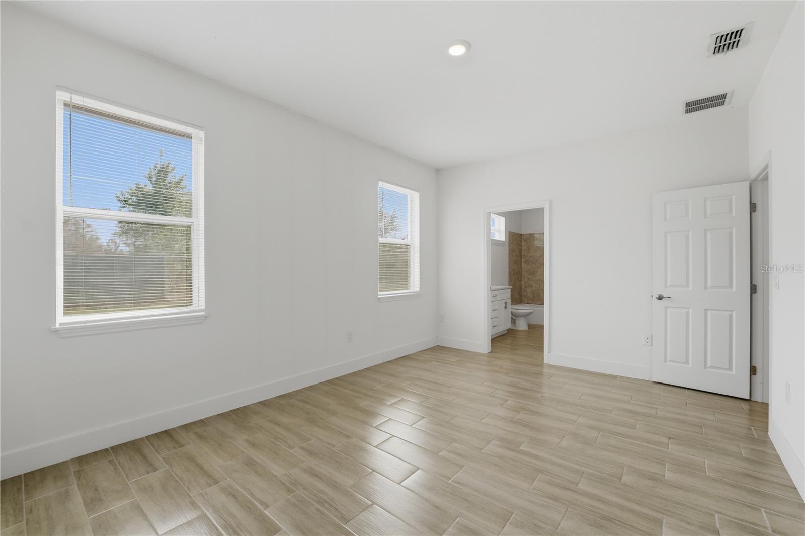 Image 23 of 32 For 535 Marion Oaks Lane