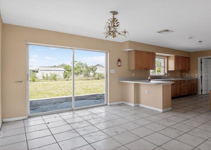 Image 7 of 20 For 462 Ridgewood Street Nw