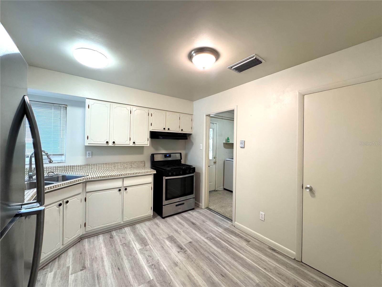 Image 7 of 27 For 1074 Gerona Avenue