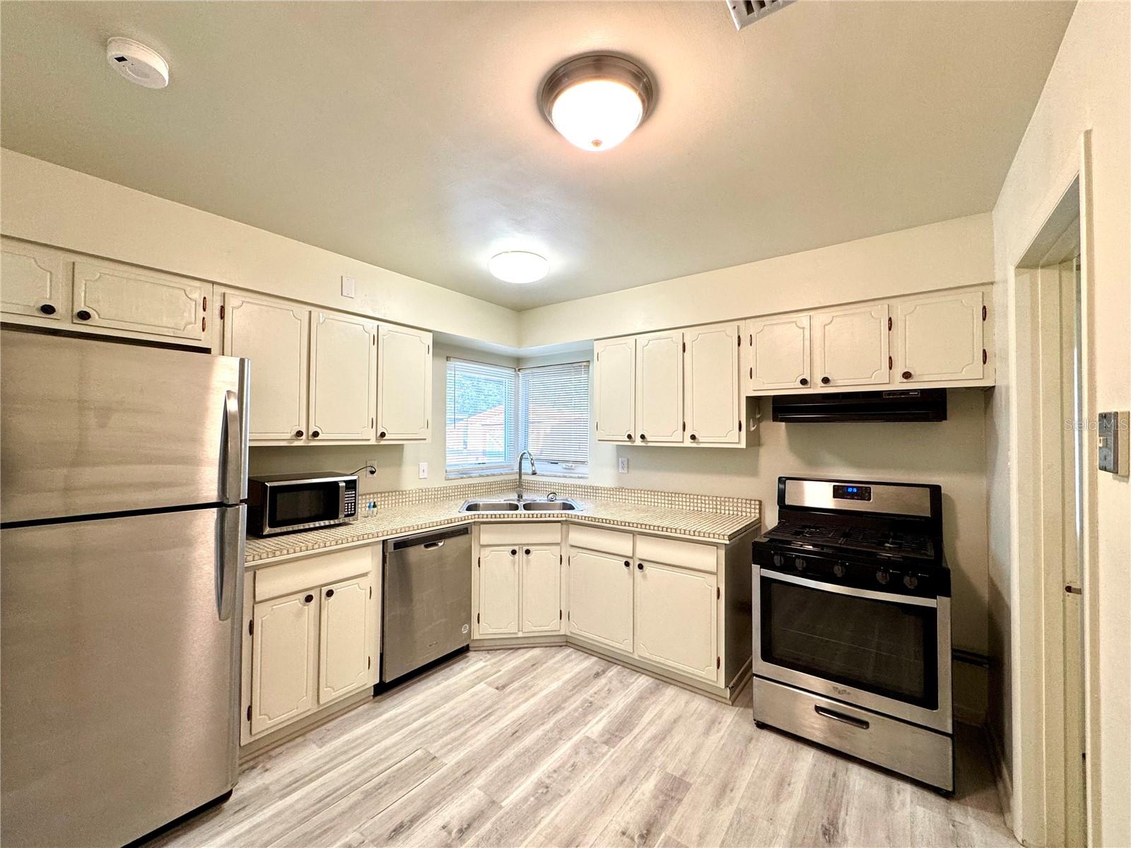 Image 9 of 27 For 1074 Gerona Avenue