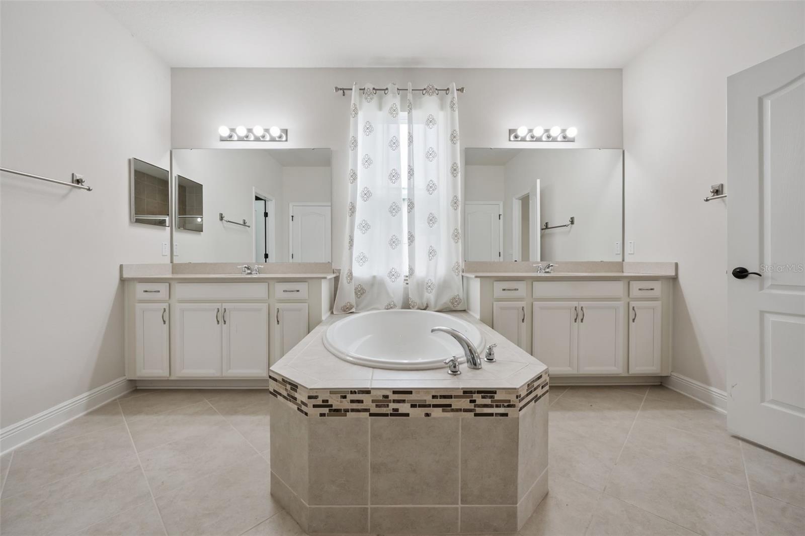 Image 19 of 40 For 12397 Stone Bark Trail