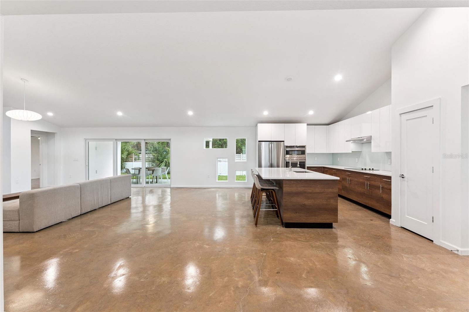 Image 11 of 32 For 2045 Washington Avenue