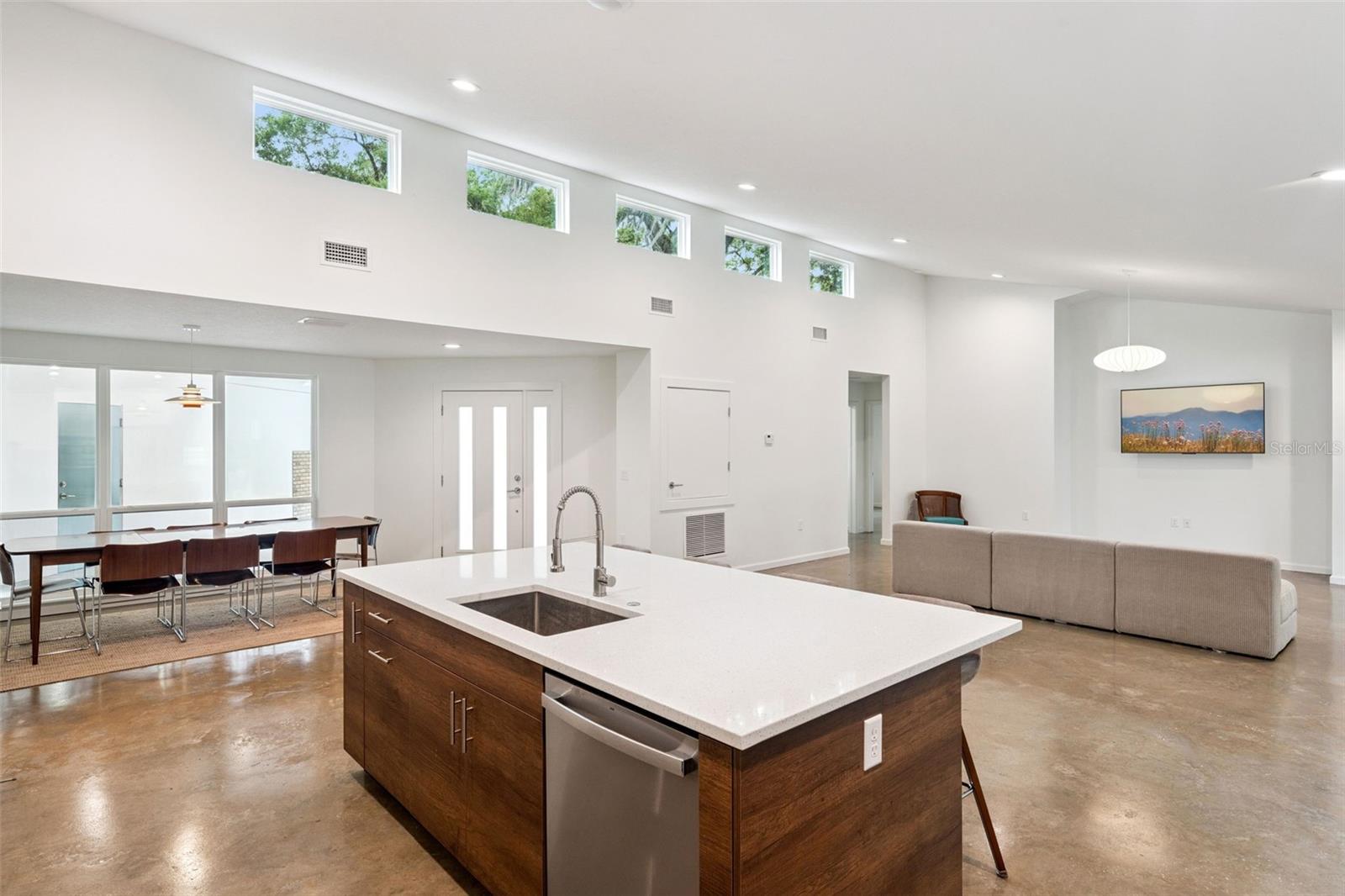 Image 12 of 32 For 2045 Washington Avenue