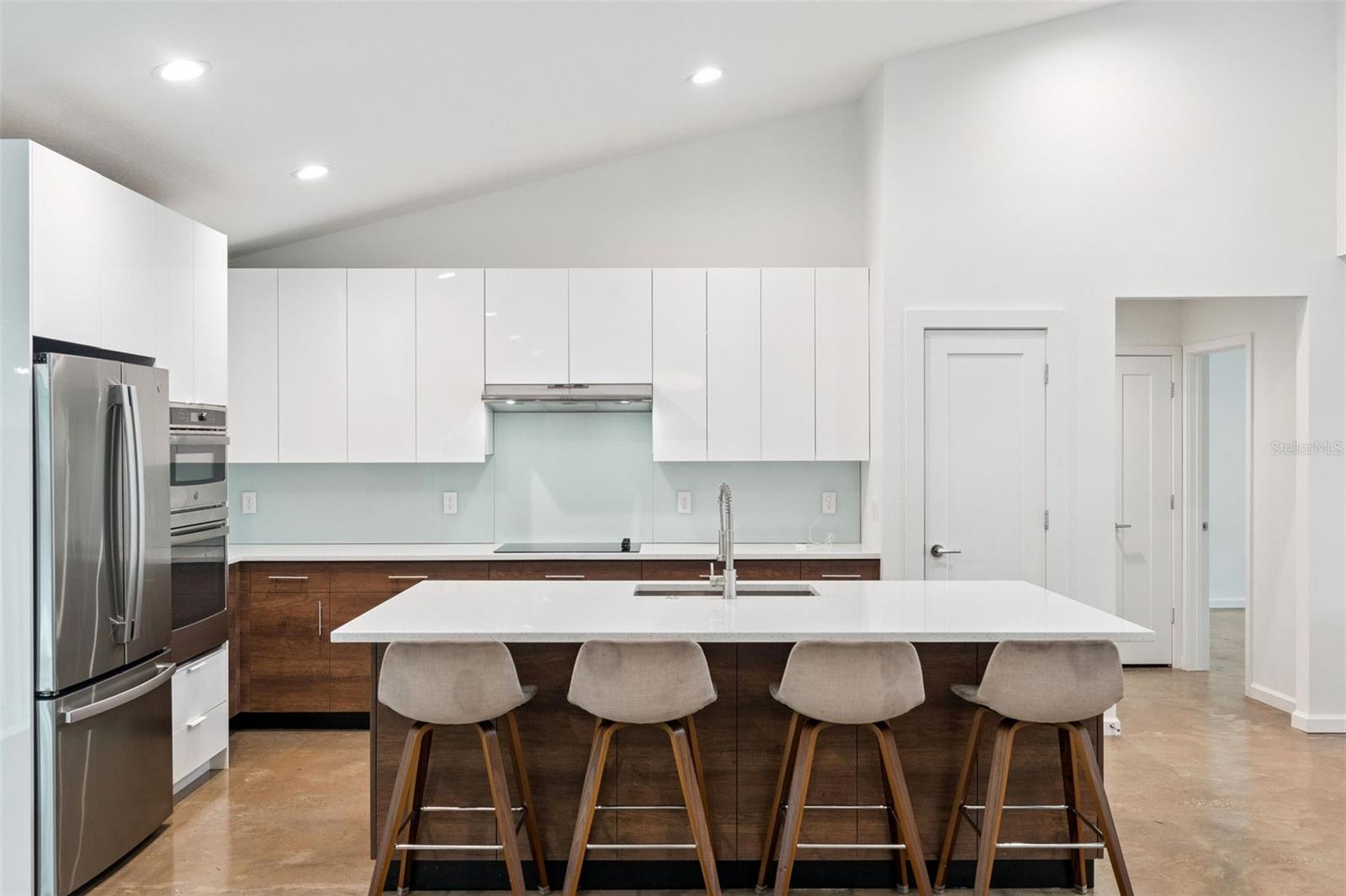 Image 15 of 32 For 2045 Washington Avenue