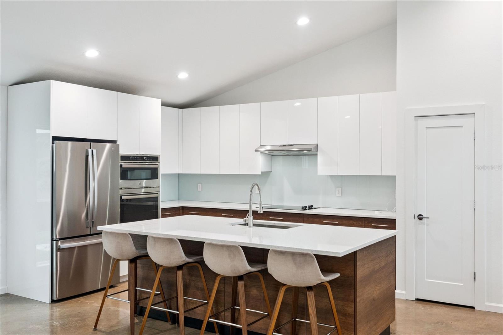 Image 16 of 32 For 2045 Washington Avenue