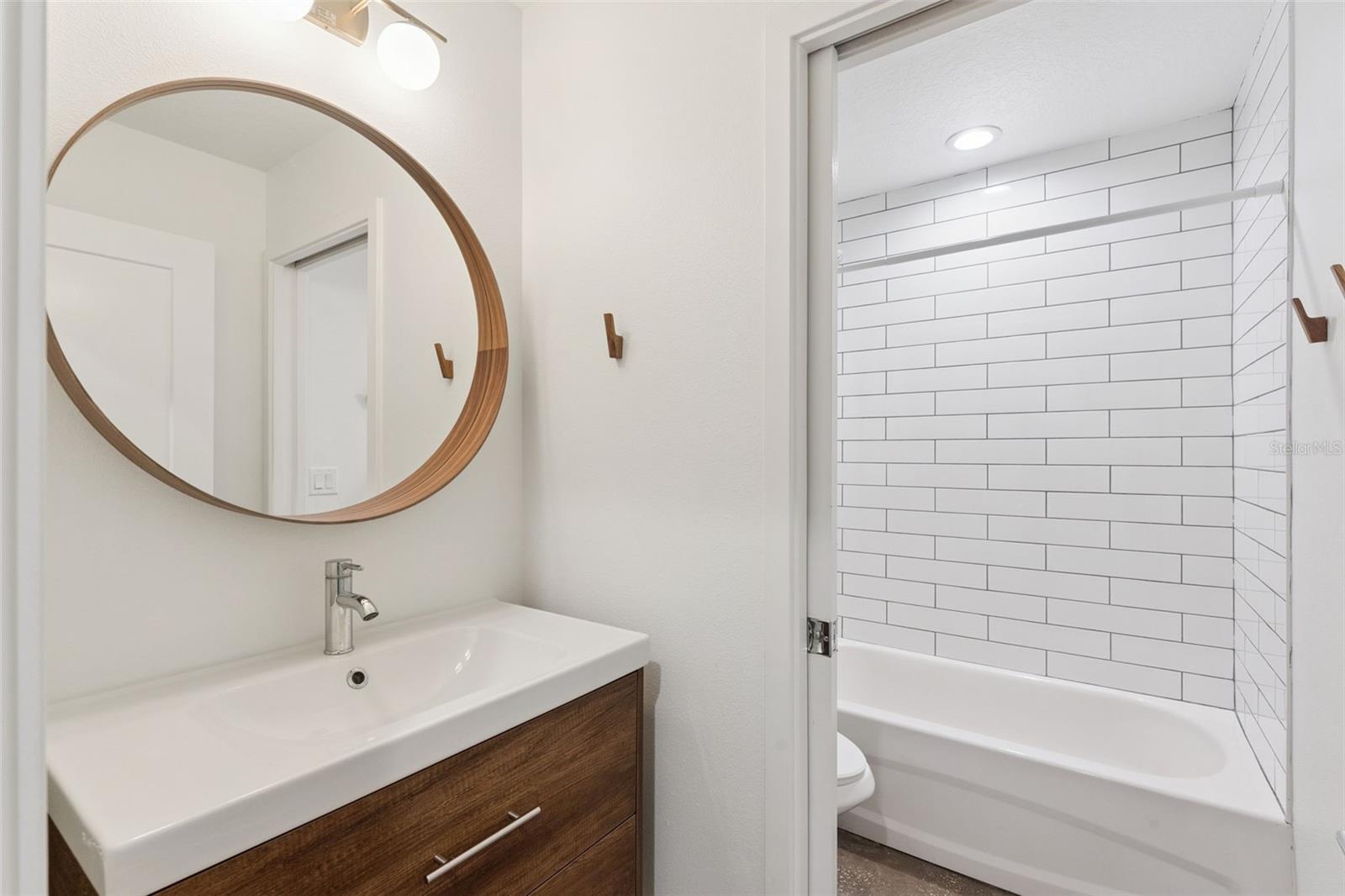 Image 19 of 32 For 2045 Washington Avenue