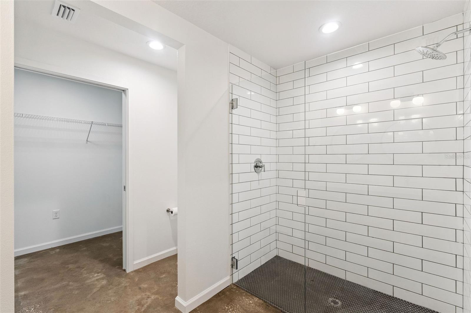 Image 22 of 32 For 2045 Washington Avenue