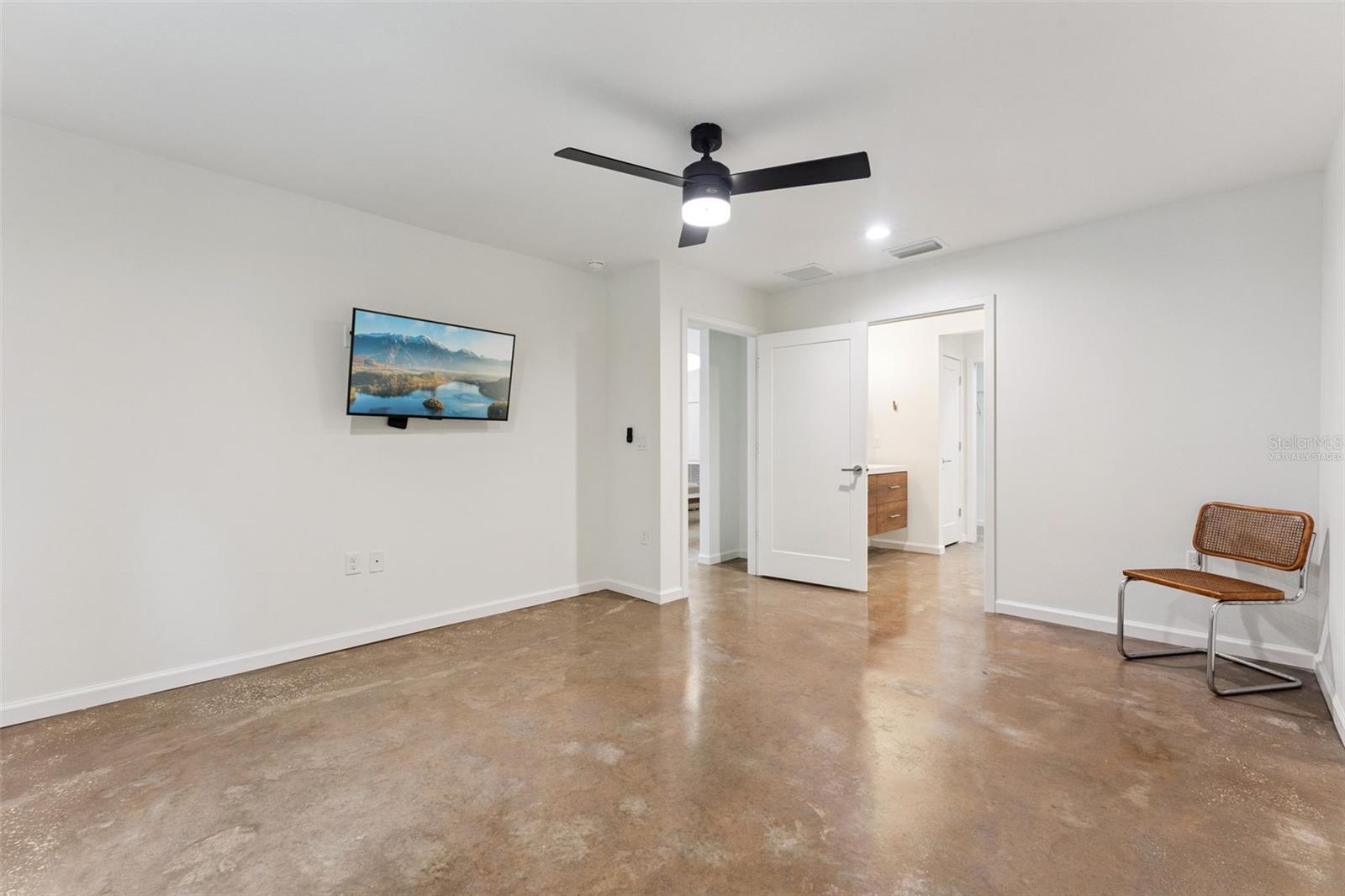 Image 24 of 32 For 2045 Washington Avenue