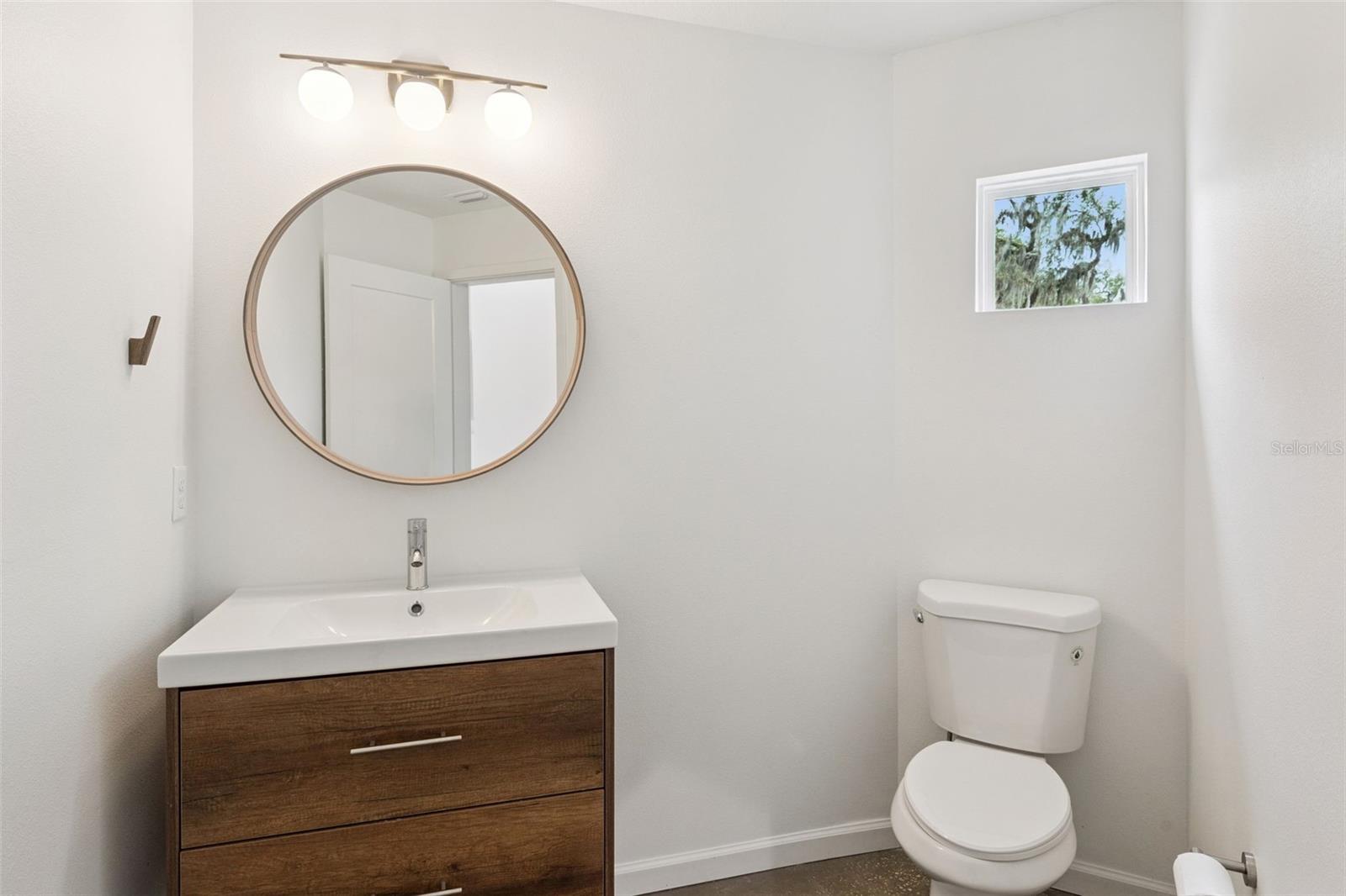 Image 28 of 32 For 2045 Washington Avenue