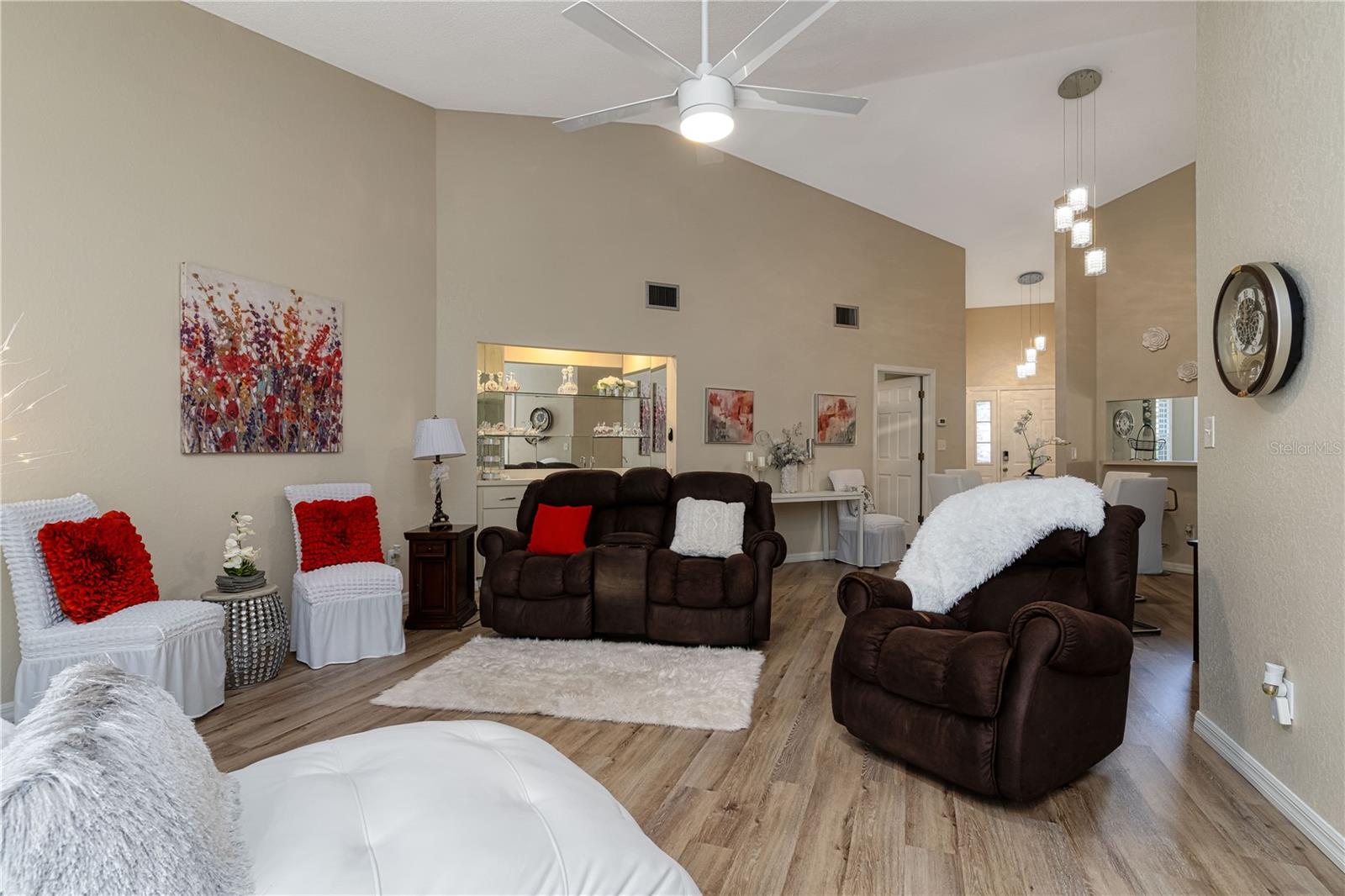 Image 14 of 28 For 105 Durham Place 105