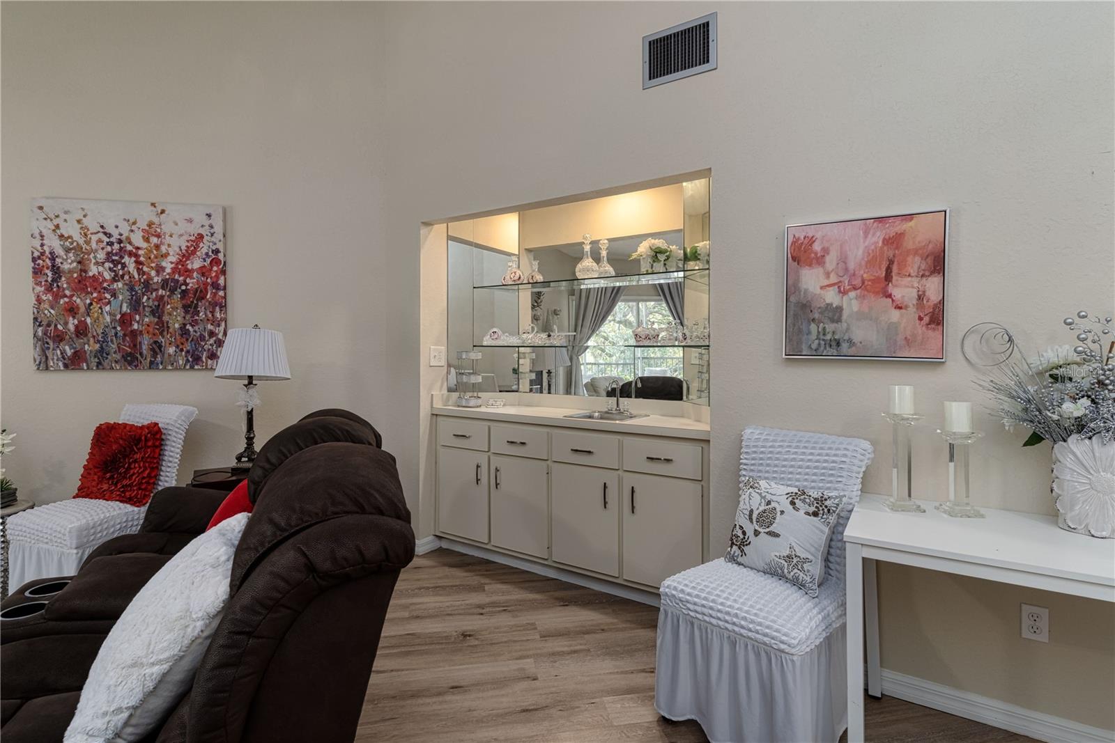 Image 15 of 28 For 105 Durham Place 105