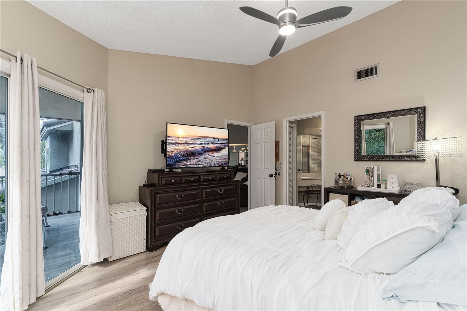 Image 17 of 28 For 105 Durham Place 105