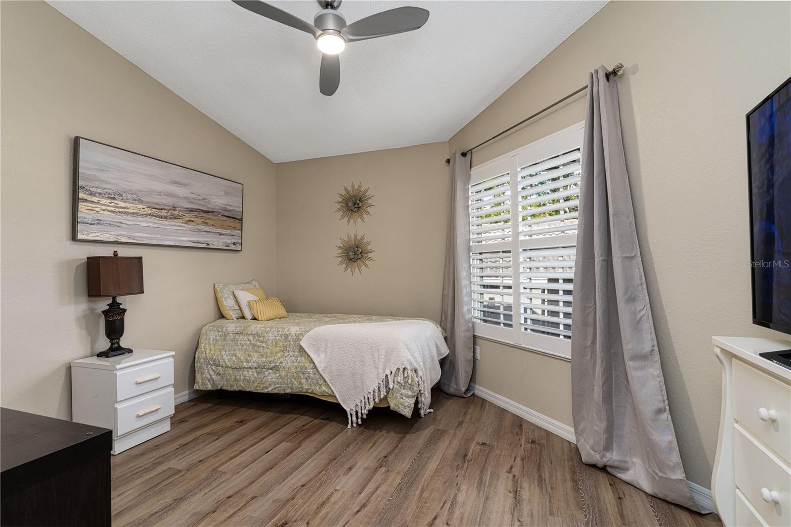 Image 19 of 28 For 105 Durham Place 105