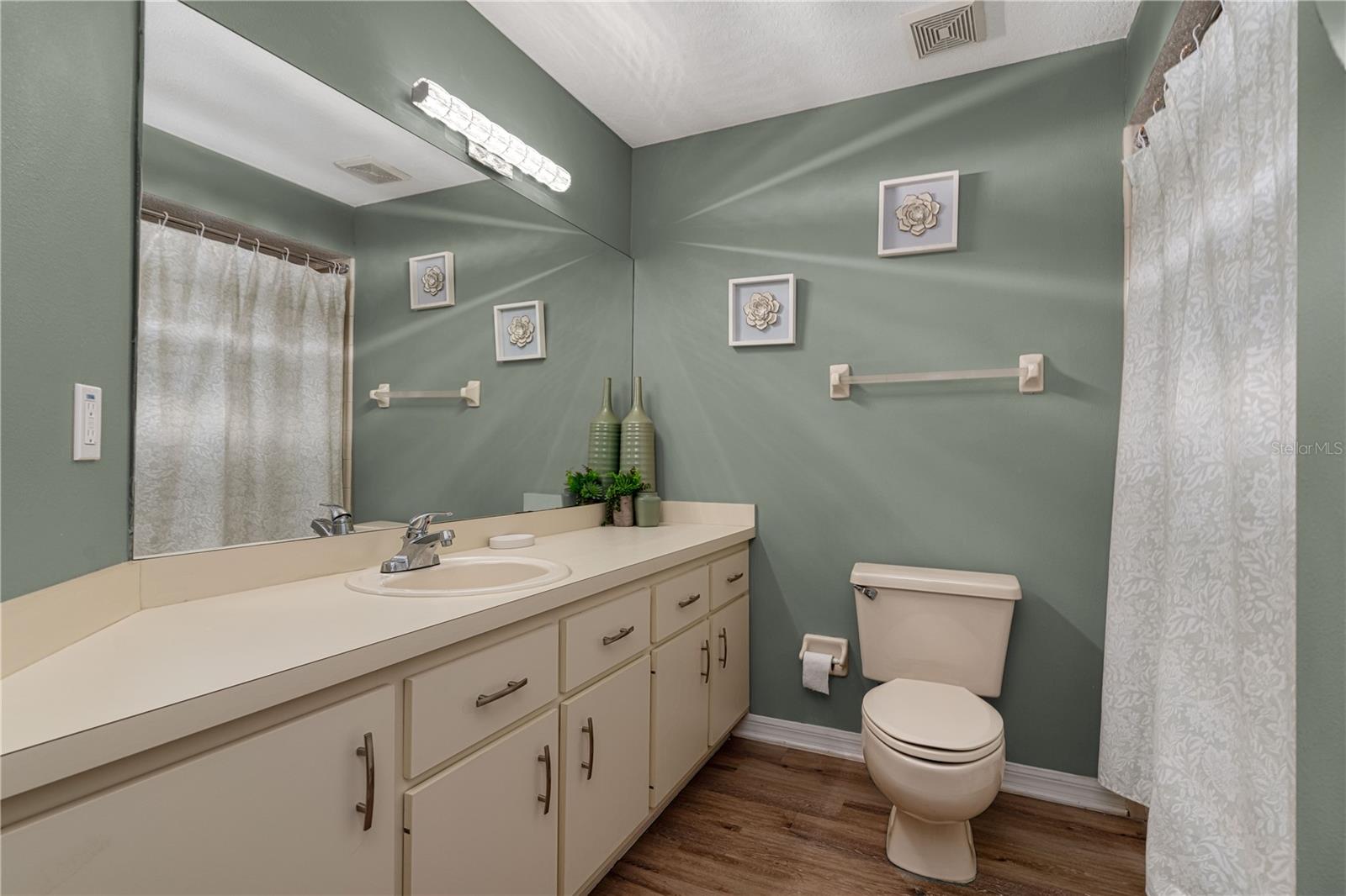 Image 20 of 28 For 105 Durham Place 105